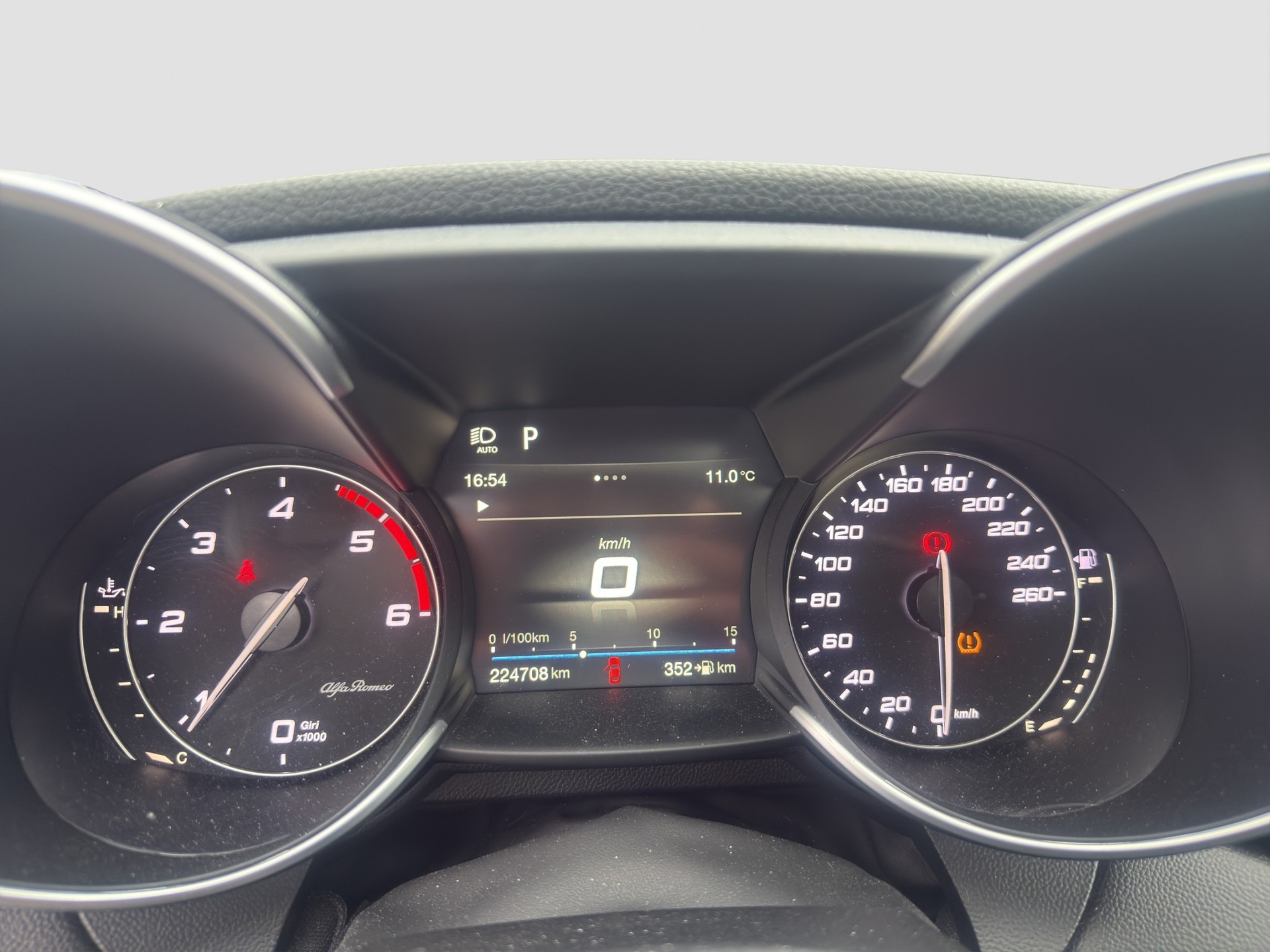 ALFA ROMEO Giulia 2.2 AE JTDM Automatic ** Frisch ab Service & Zahnriemenwechsel ** Ab MFK **-image-13
