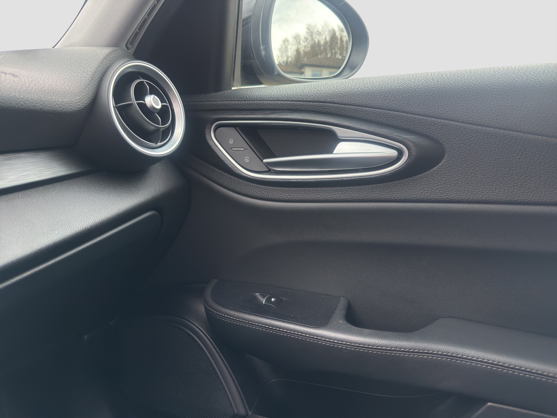 ALFA ROMEO Giulia 2.2 AE JTDM Automatic ** Frisch ab Service & Zahnriemenwechsel ** Ab MFK **-image-14