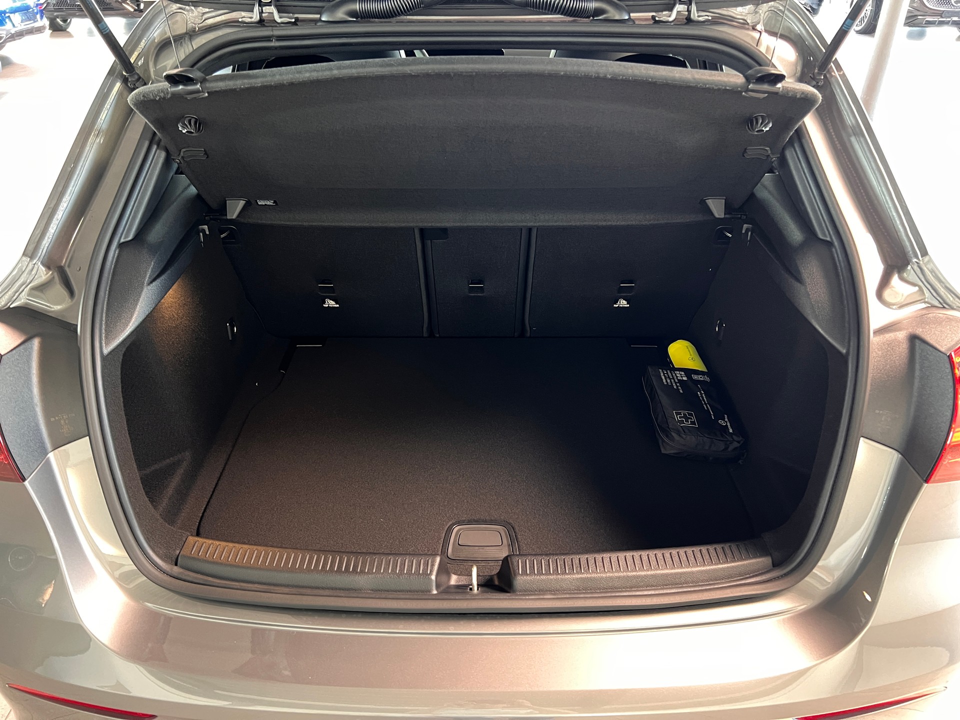 MERCEDES-BENZ A 200 Night Star 7G-DCT-image-6