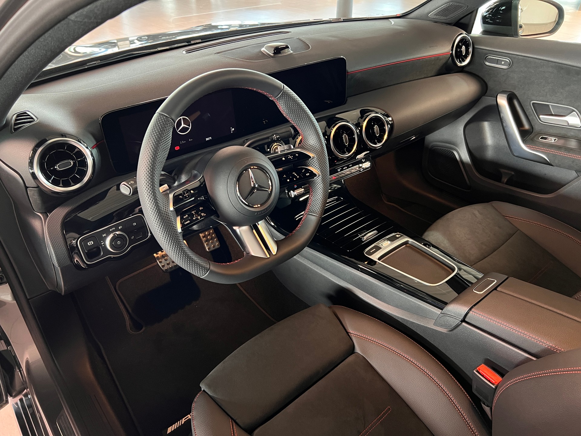 MERCEDES-BENZ A 200 Night Star 7G-DCT-image-9