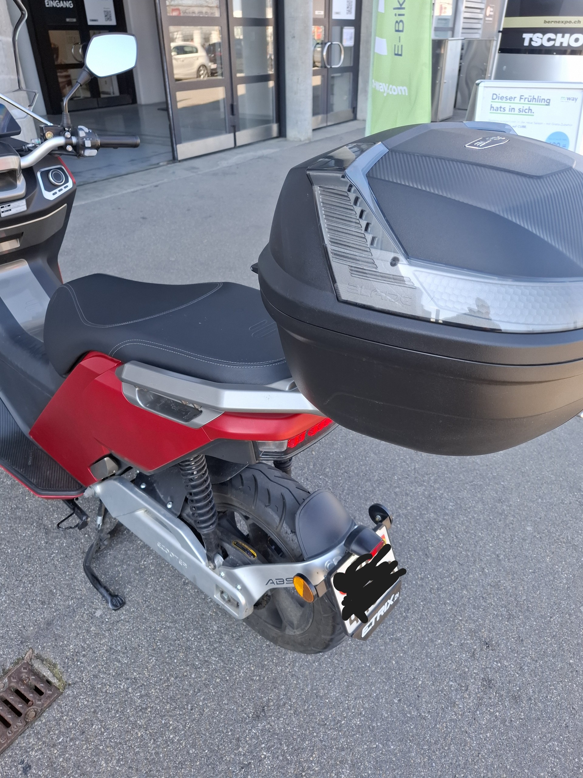 ECOOTER mit Scheibe, Rack und Top Case GIVI-image-9