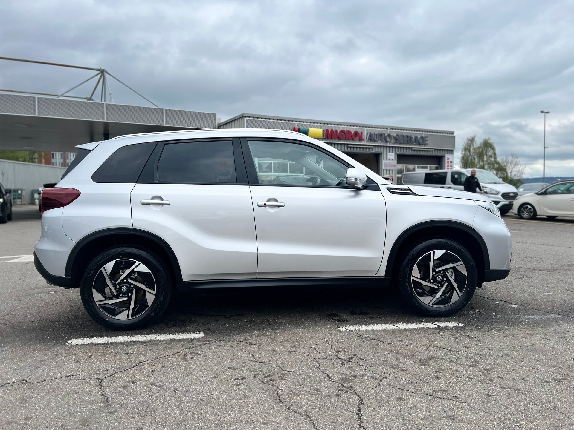 SUZUKI Vitara 1.4 Boosterjet Compact Top 4x4 Hybrid Automatic-image-11