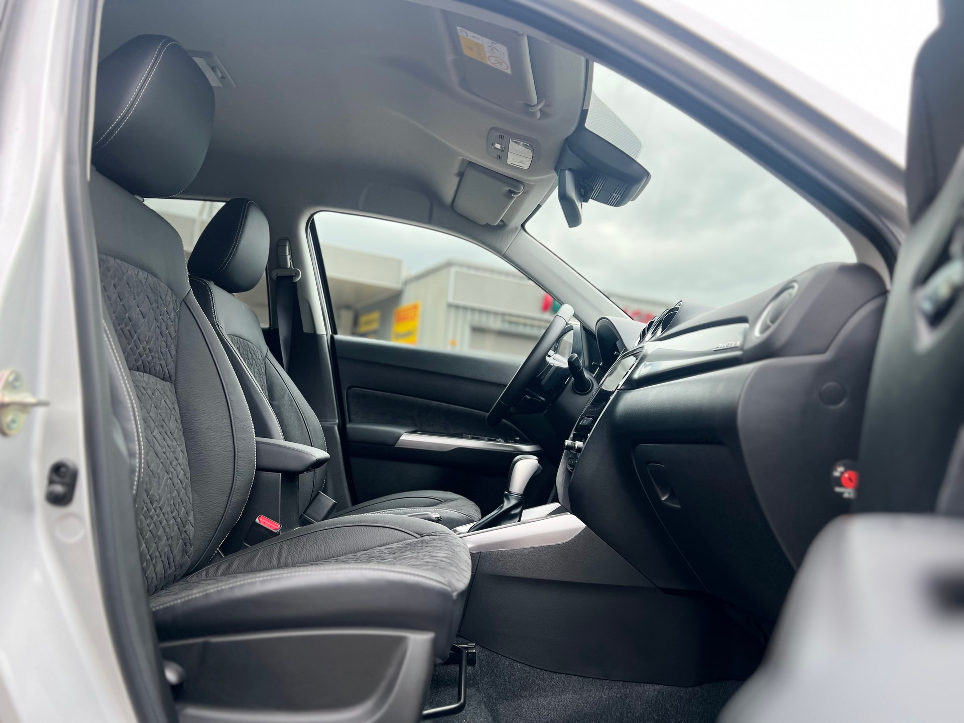 SUZUKI Vitara 1.4 Boosterjet Compact Top 4x4 Hybrid Automatic-image-13