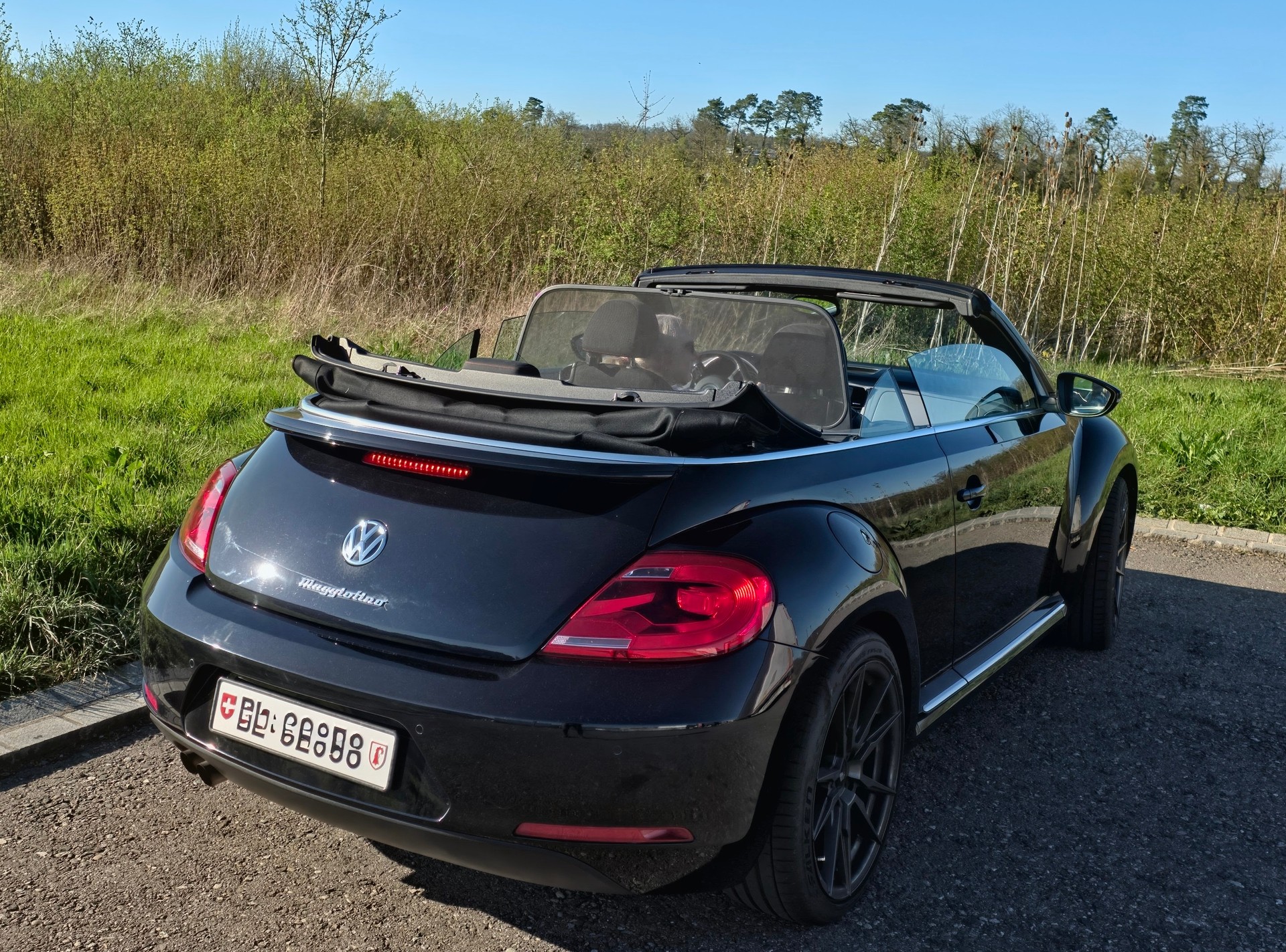 VW Beetle Cabrio 1.4 TSI BMT Design DSG-image-1