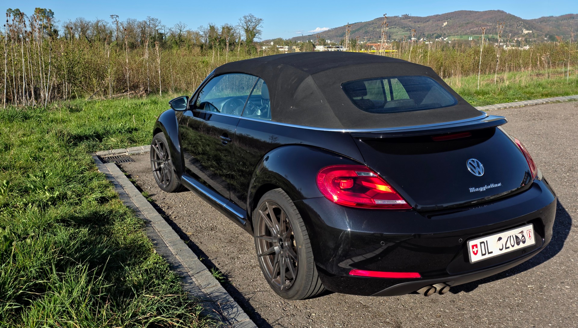 VW Beetle Cabrio 1.4 TSI BMT Design DSG-image-5