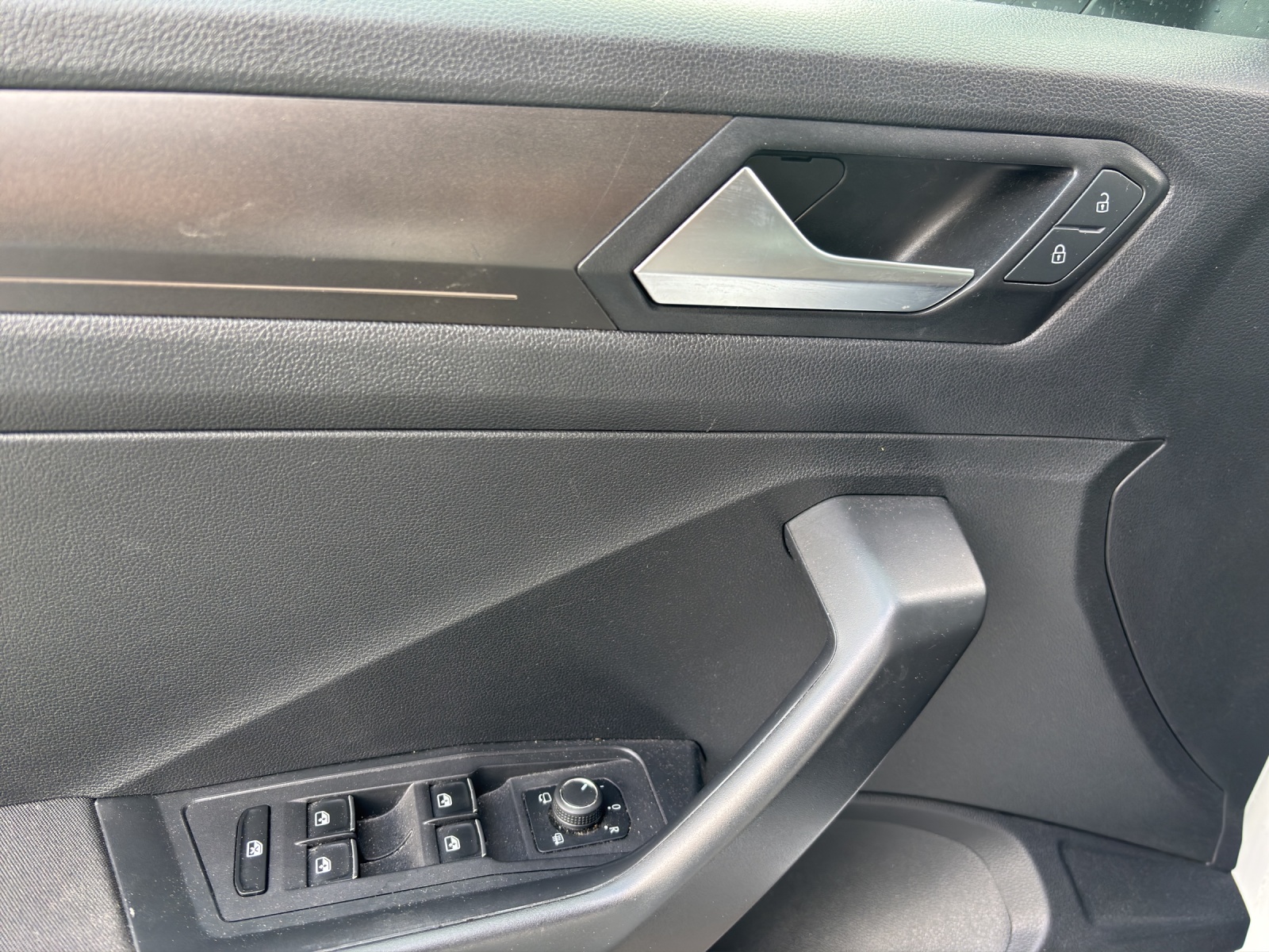 VW T-Roc 1.0 TSI Advance-image-10