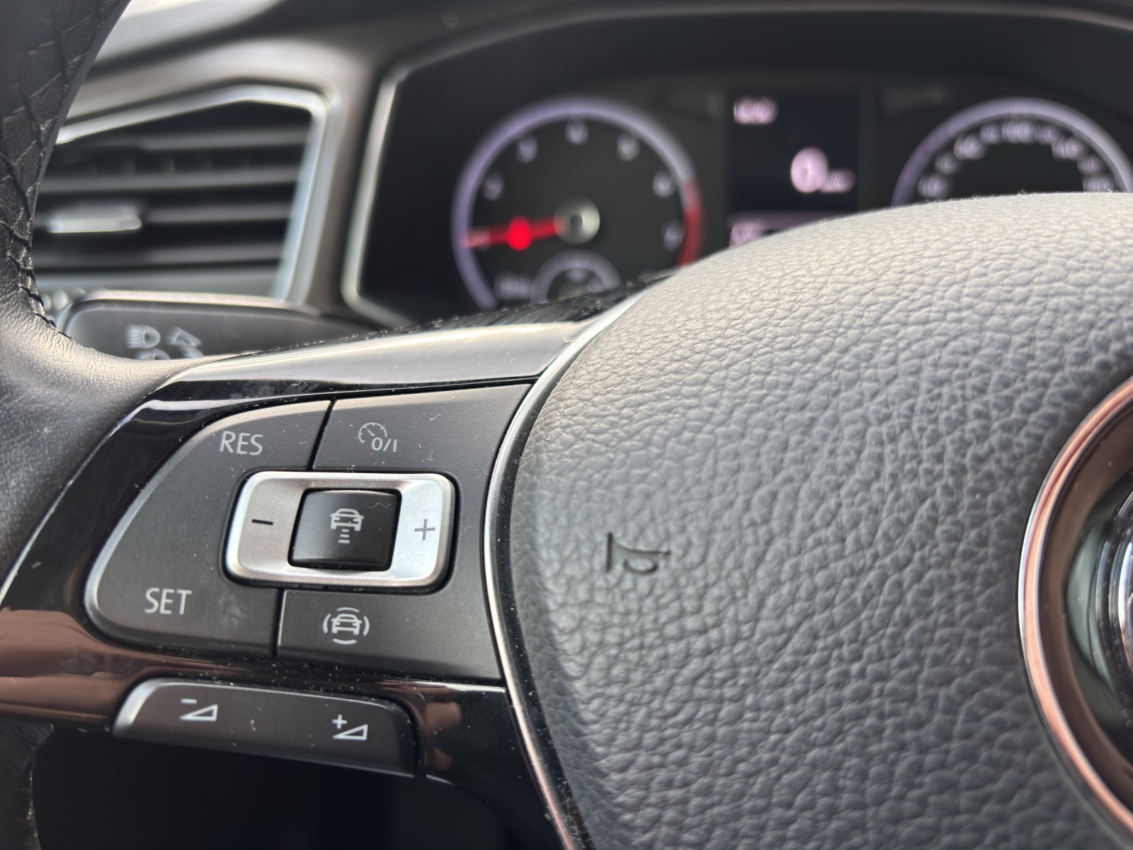 VW T-Roc 1.0 TSI Advance-image-9