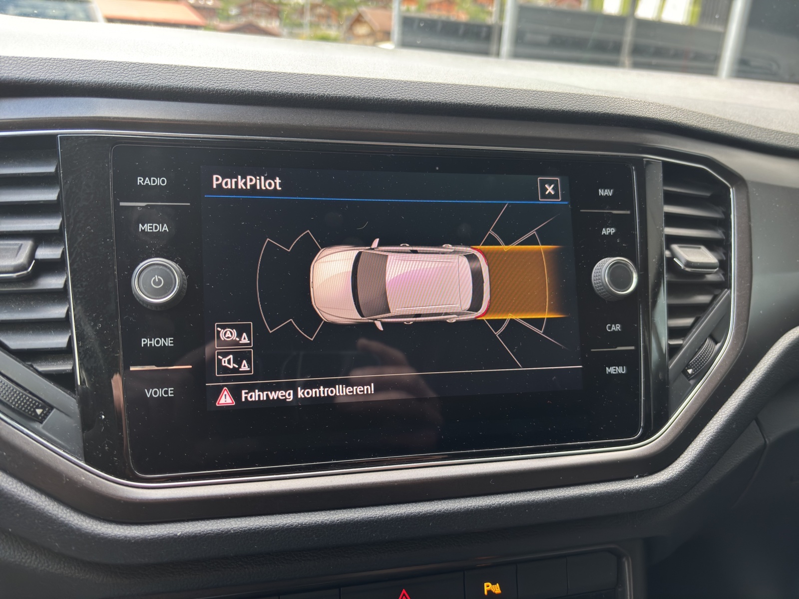 VW T-Roc 1.0 TSI Advance-image-8