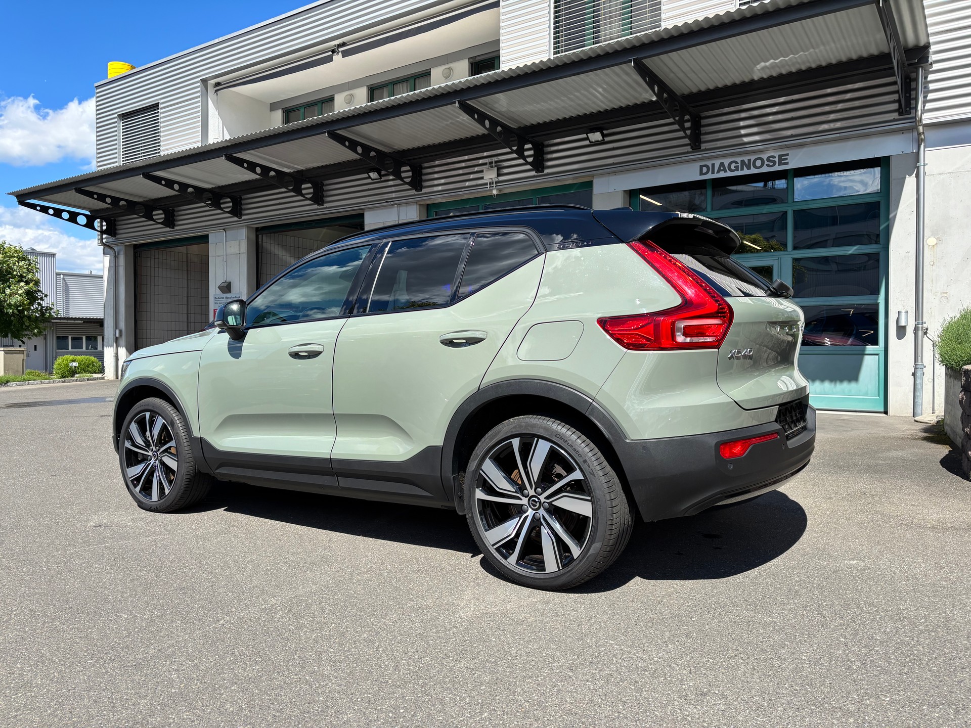 VOLVO XC40 P6 Pro FWD-image-3