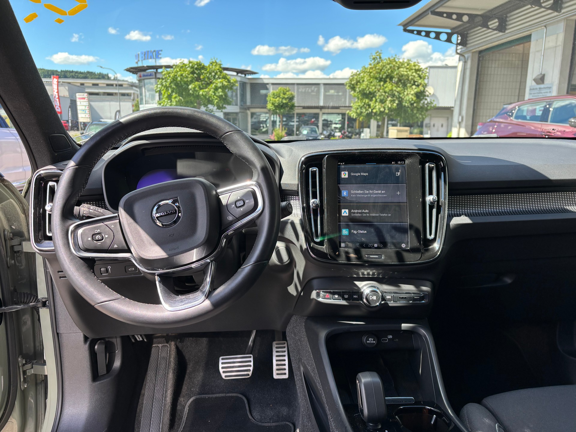 VOLVO XC40 P6 Pro FWD-image-10