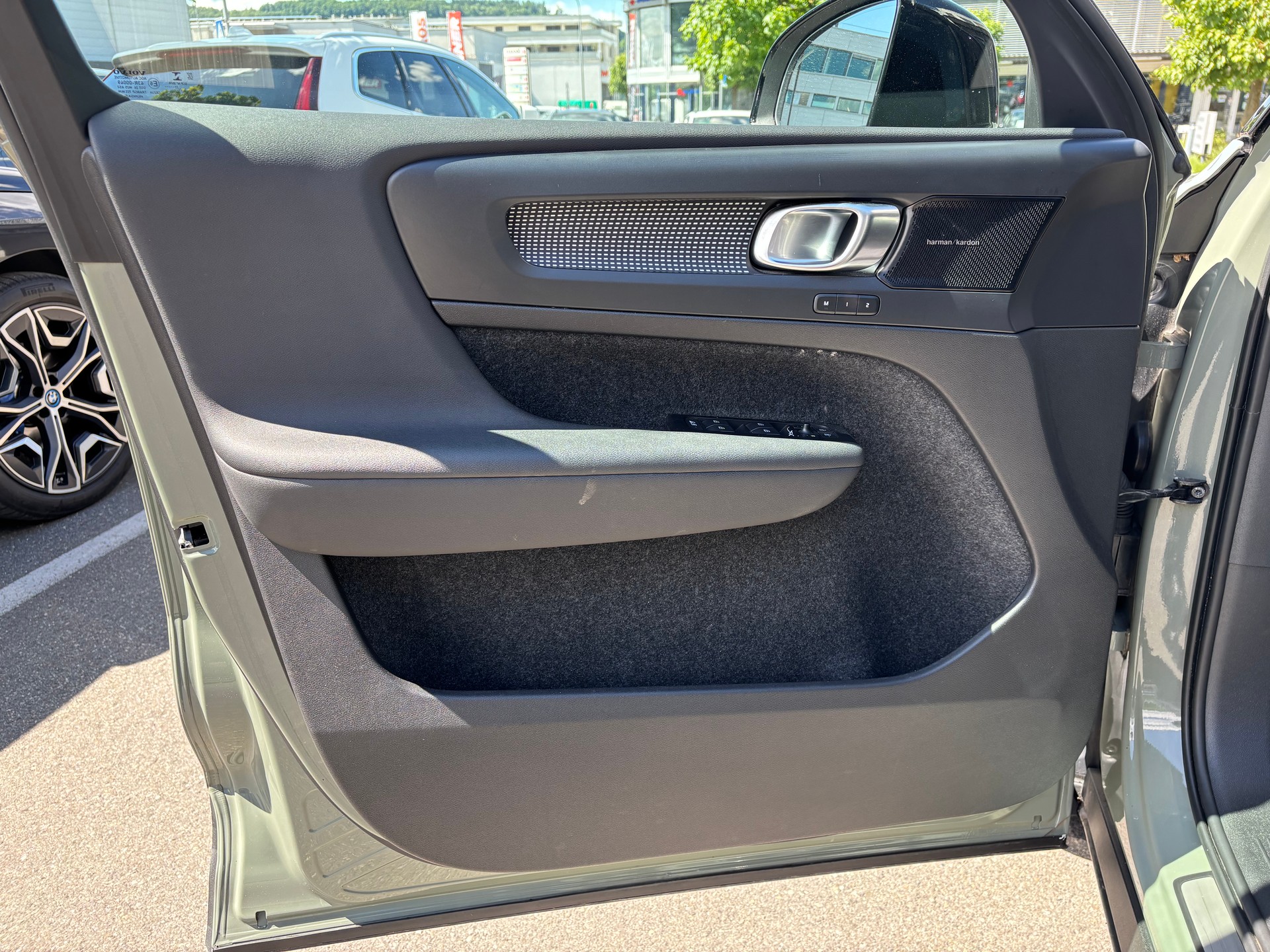 VOLVO XC40 P6 Pro FWD-image-9