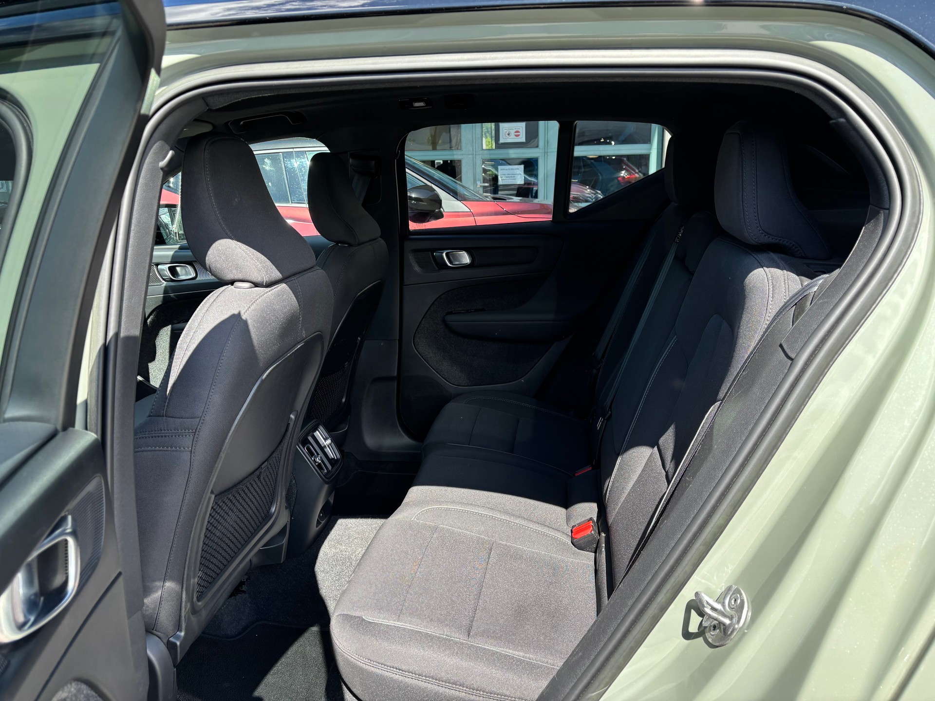 VOLVO XC40 P6 Pro FWD-image-11