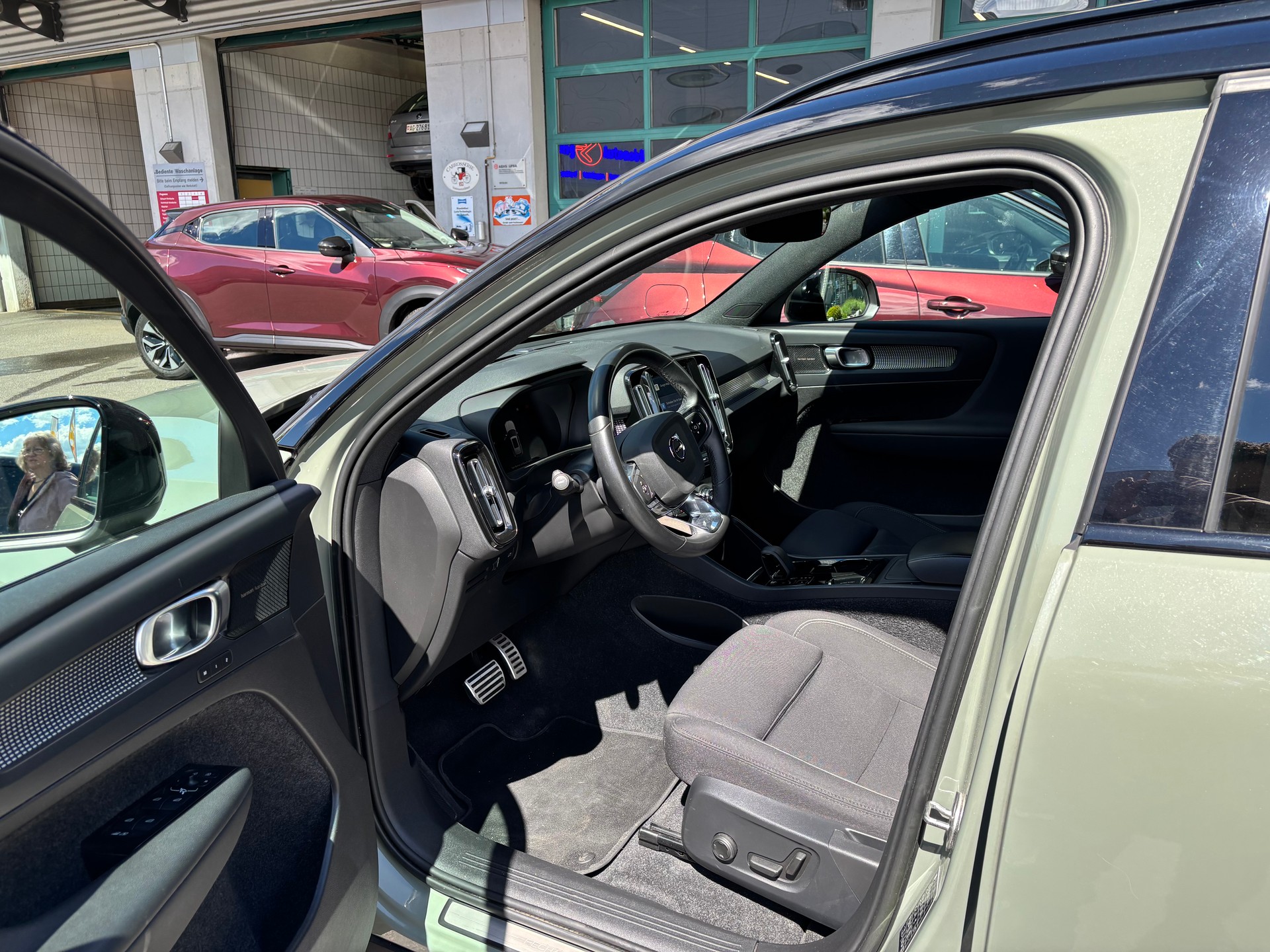 VOLVO XC40 P6 Pro FWD-image-8