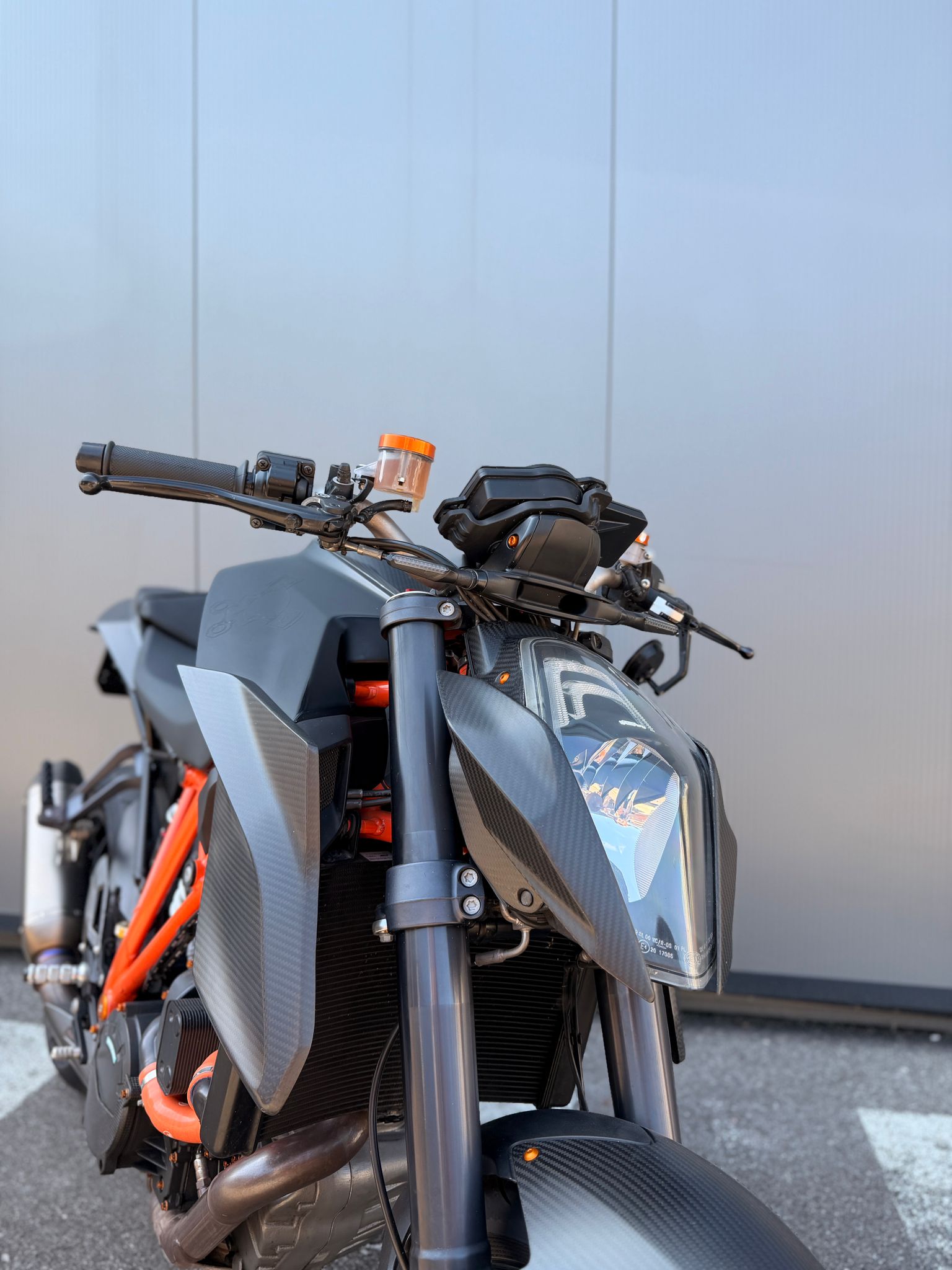 KTM 1290 Super Duke R-showroom-element-2