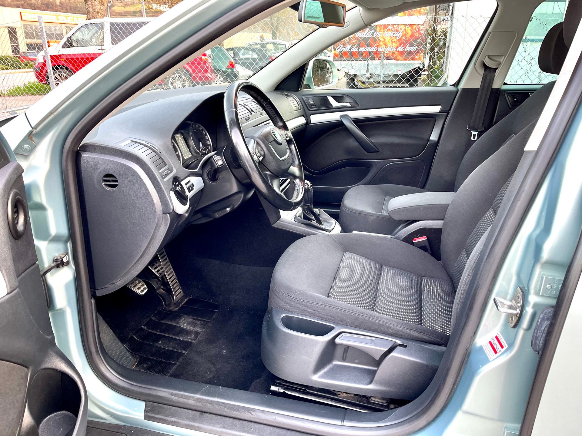 SKODA Octavia Combi 1.4 TSI Elegance DSG-image-20