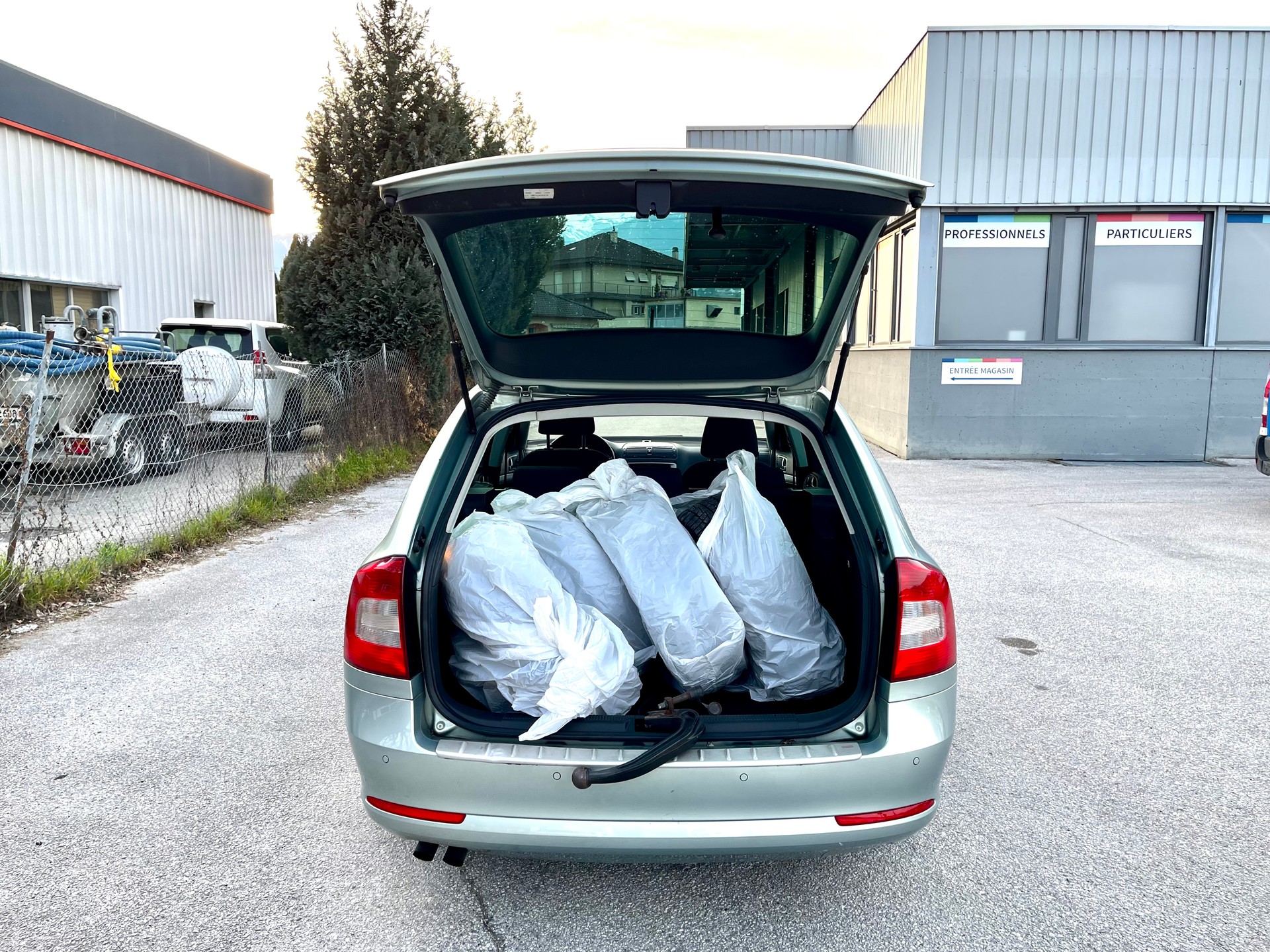 SKODA Octavia Combi 1.4 TSI Elegance DSG-image-17