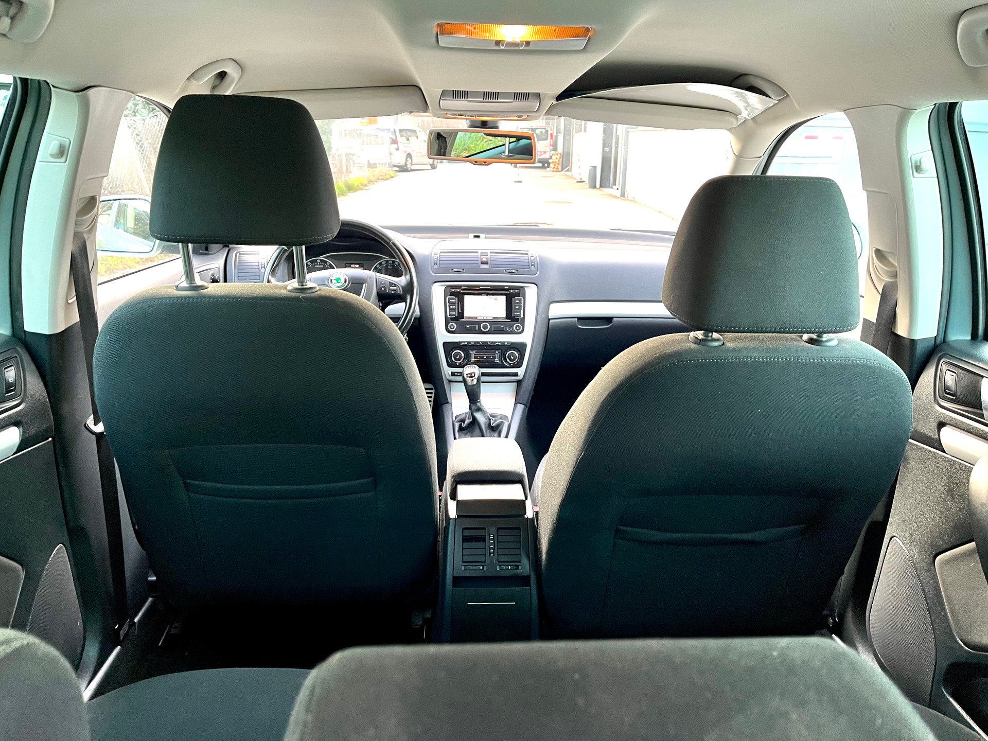 SKODA Octavia Combi 1.4 TSI Elegance DSG-image-18