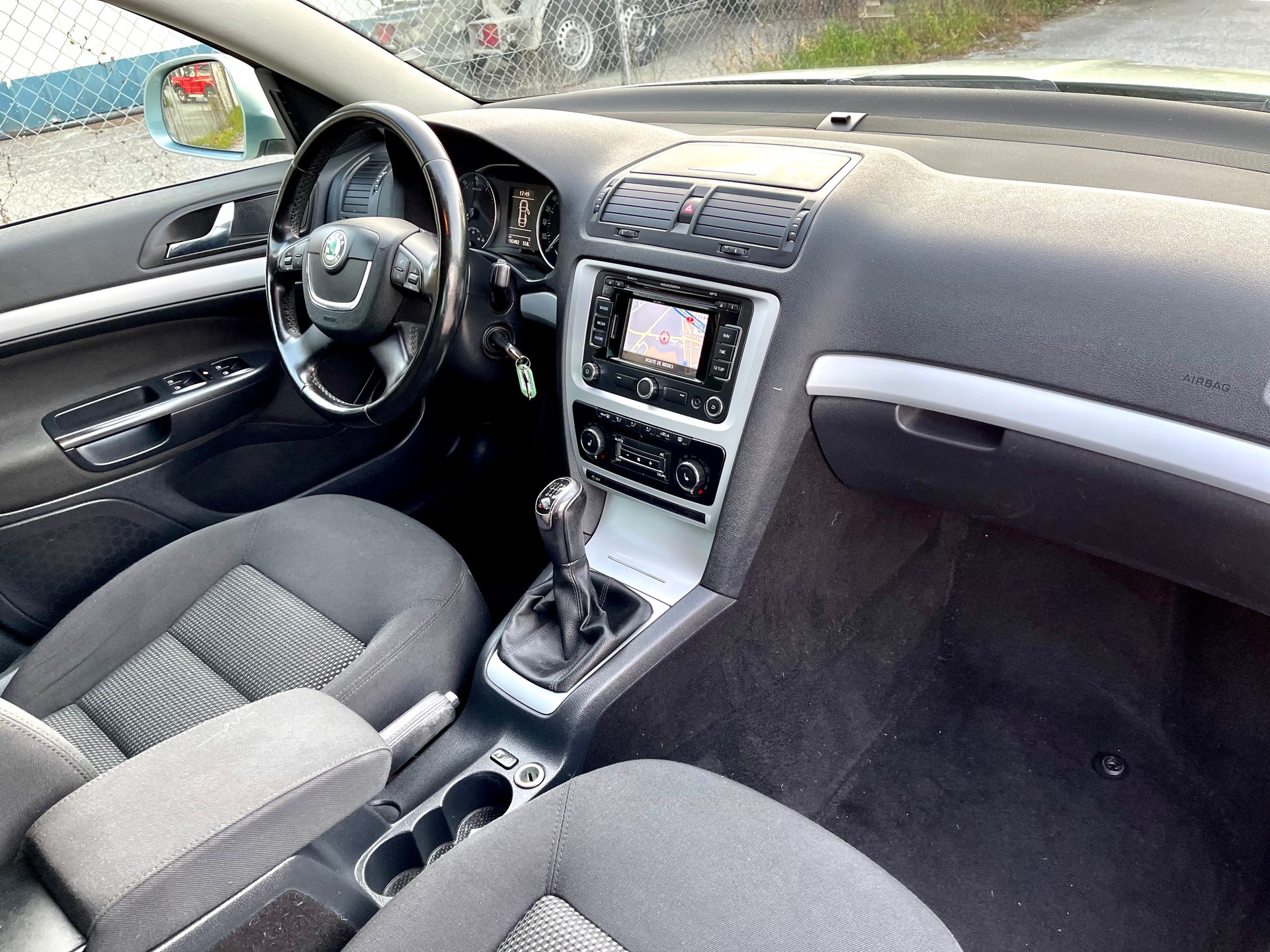 SKODA Octavia Combi 1.4 TSI Elegance DSG-image-8