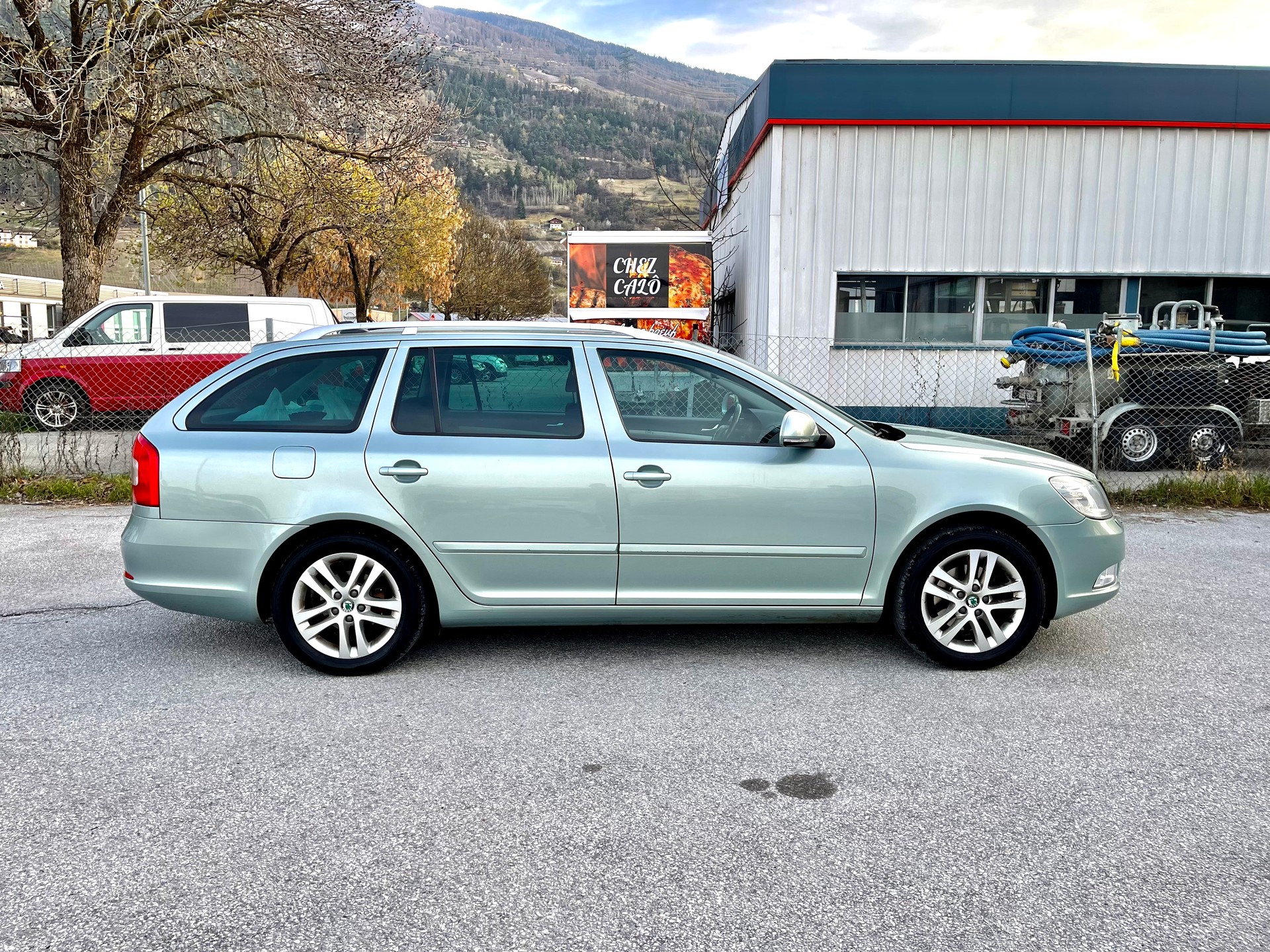 SKODA Octavia Combi 1.4 TSI Elegance DSG-image-12