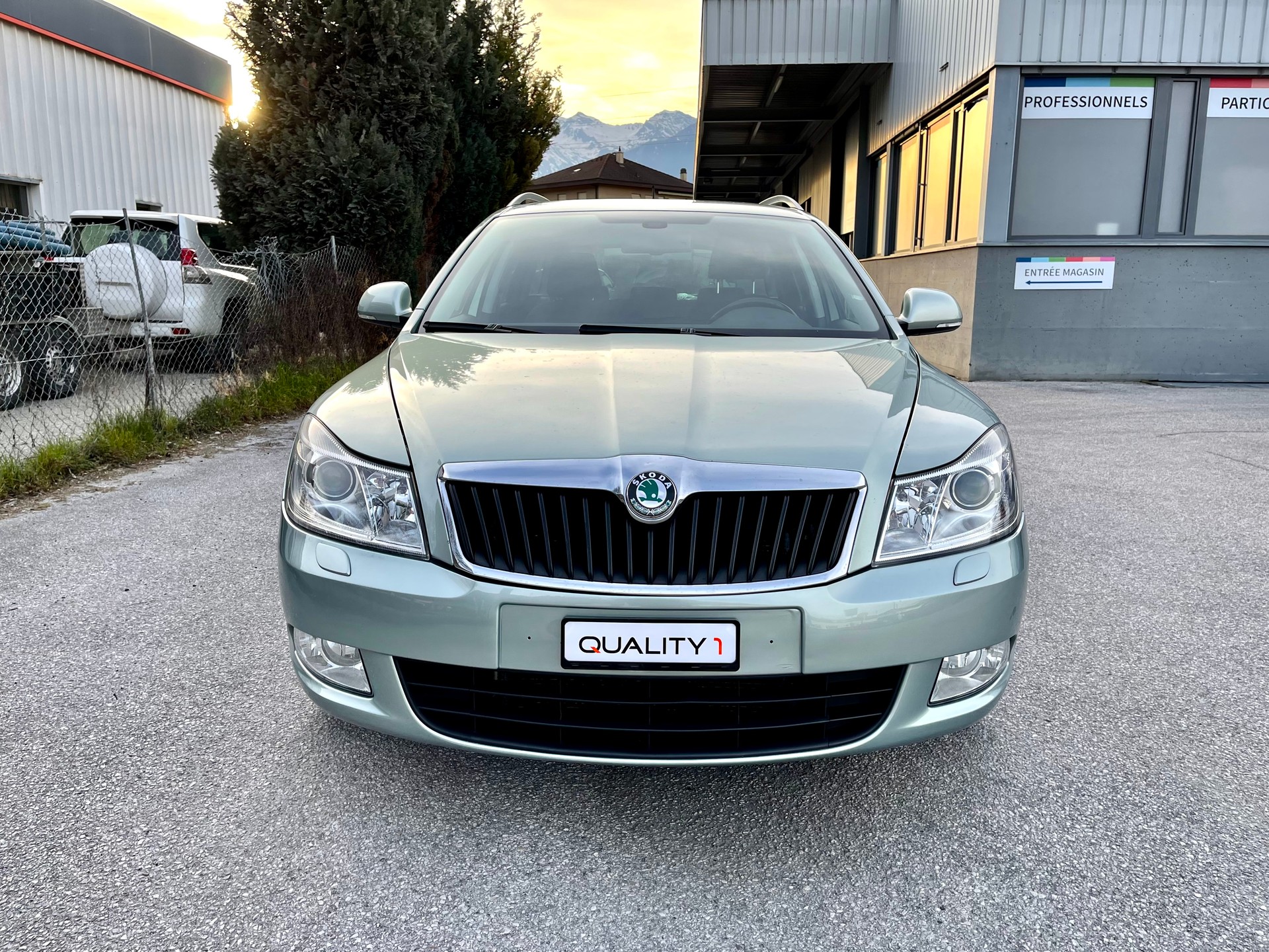 SKODA Octavia Combi 1.4 TSI Elegance DSG-image-7