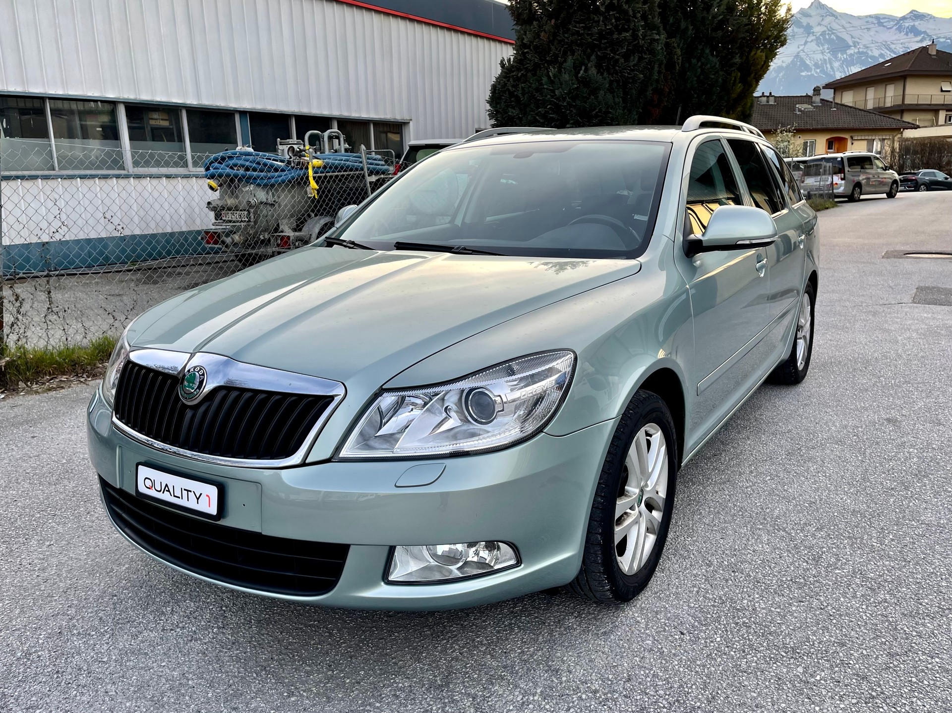 SKODA Octavia Combi 1.4 TSI Elegance DSG-image-5