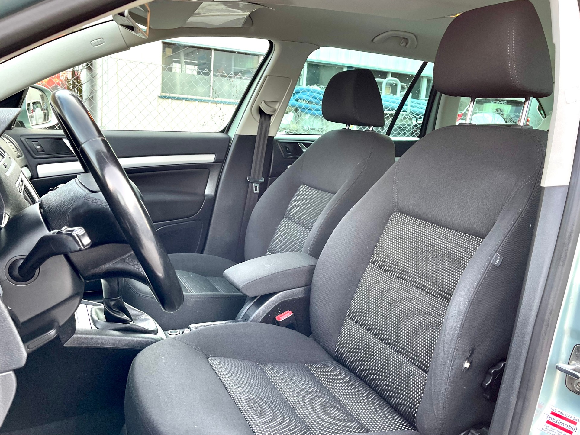 SKODA Octavia Combi 1.4 TSI Elegance DSG-image-22