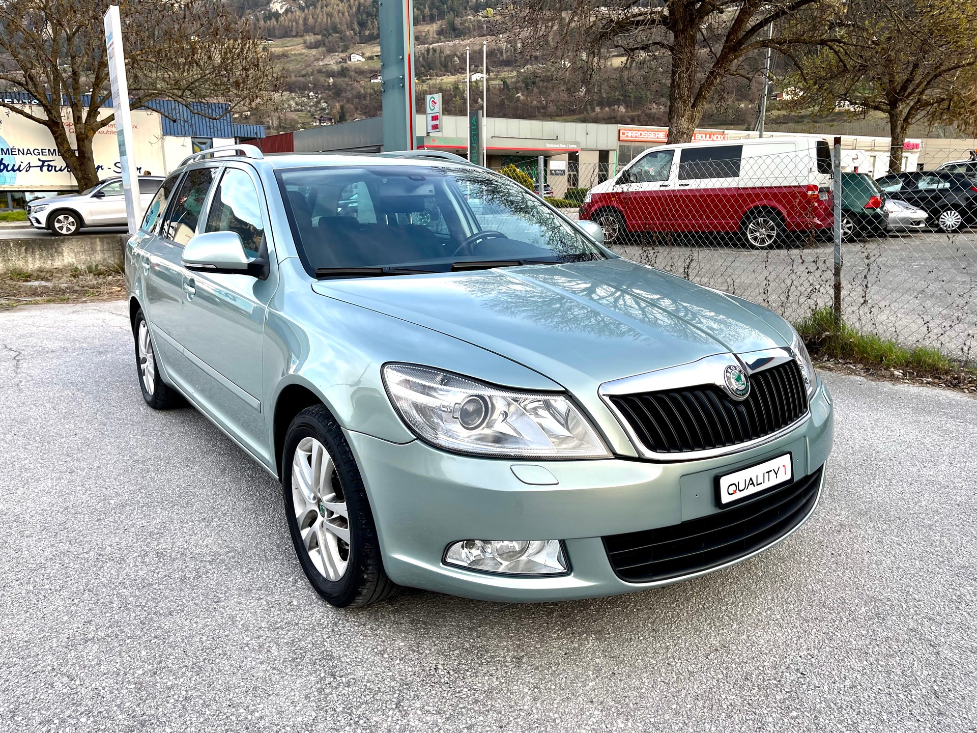 SKODA Octavia Combi 1.4 TSI Elegance DSG-image-0