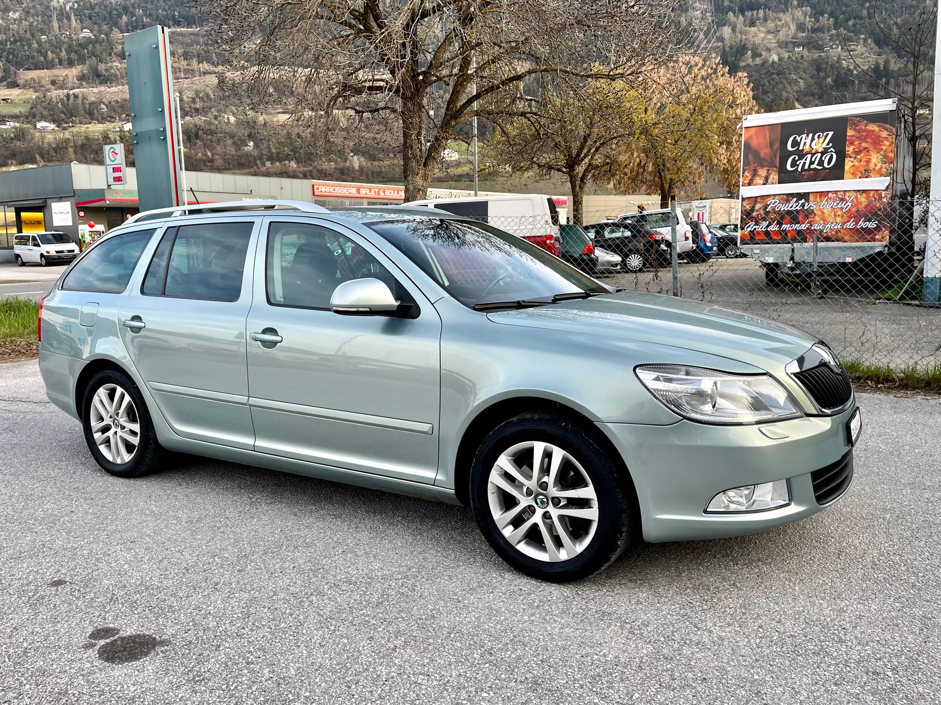 SKODA Octavia Combi 1.4 TSI Elegance DSG-image-13