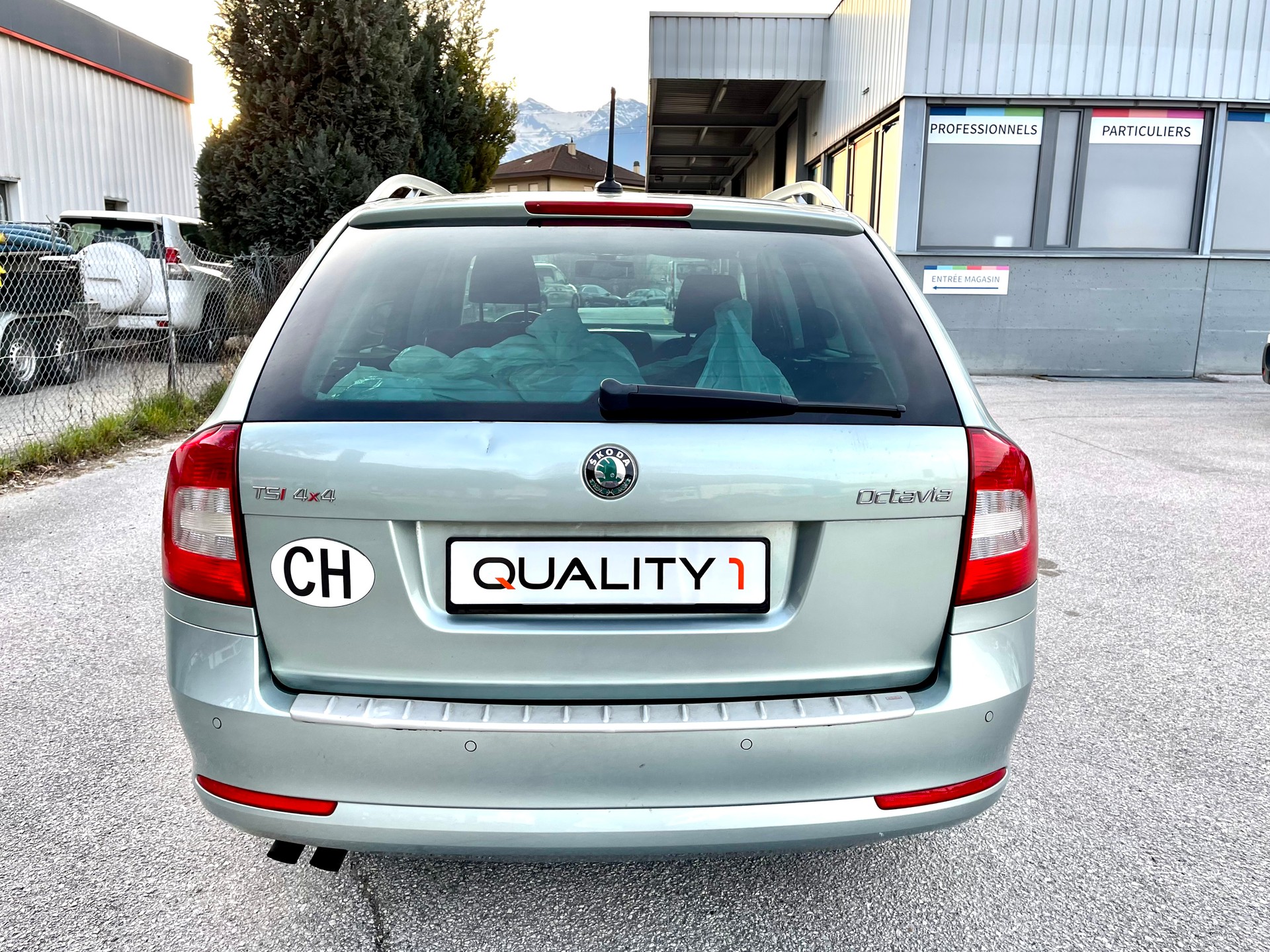 SKODA Octavia Combi 1.4 TSI Elegance DSG-image-2