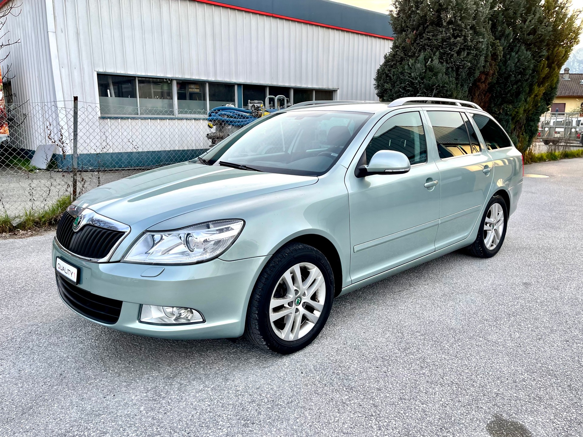 SKODA Octavia Combi 1.4 TSI Elegance DSG-image-24