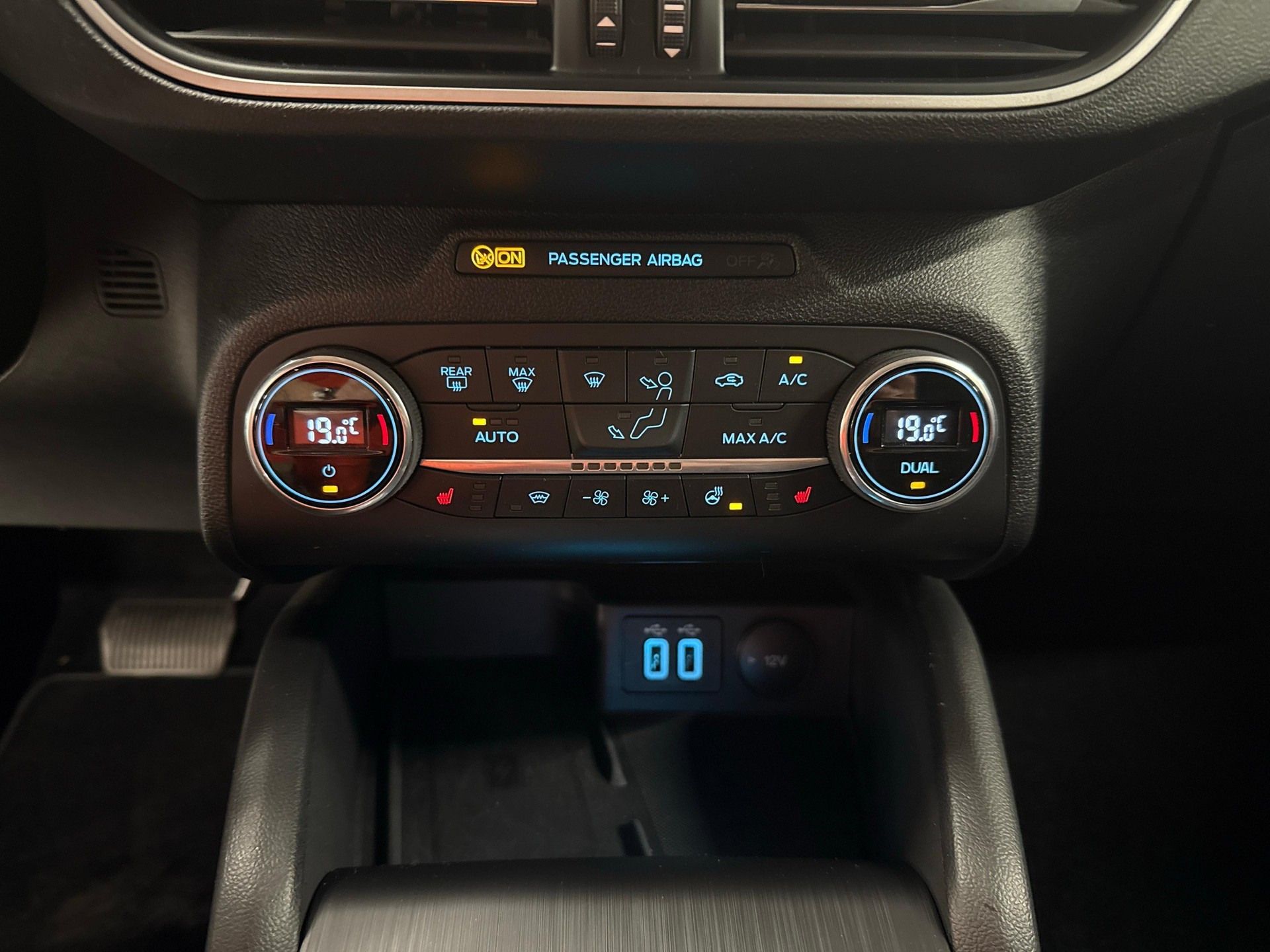 FORD Focus 1.0i EcoB 125 Cool & Connect-image-17