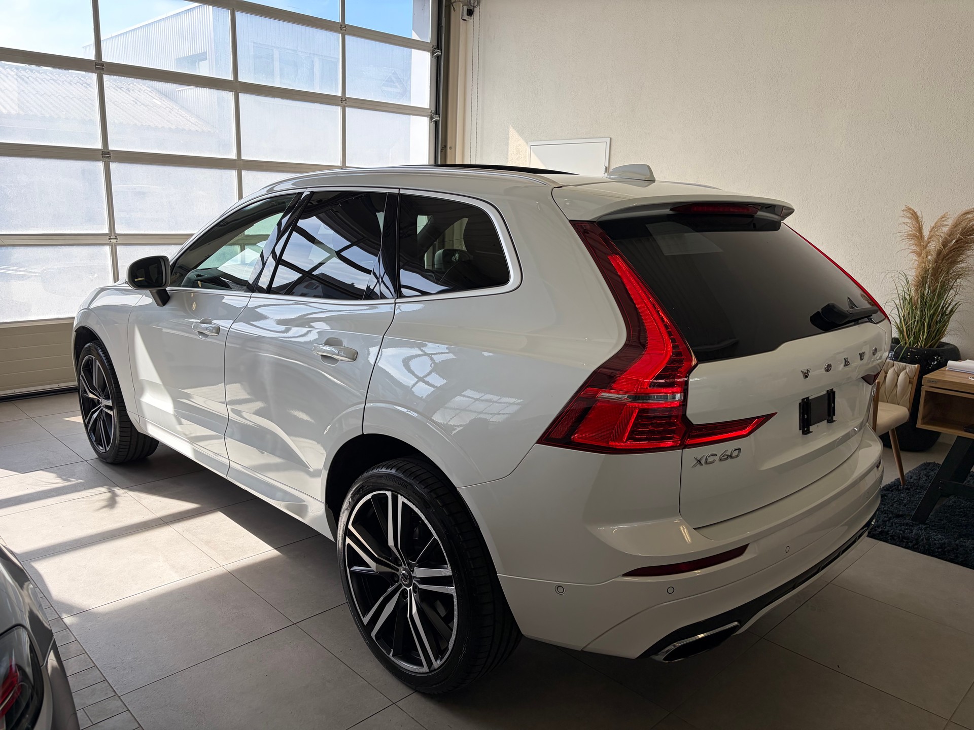 VOLVO XC60 T6 AWD R-Design Geartronic-image-4