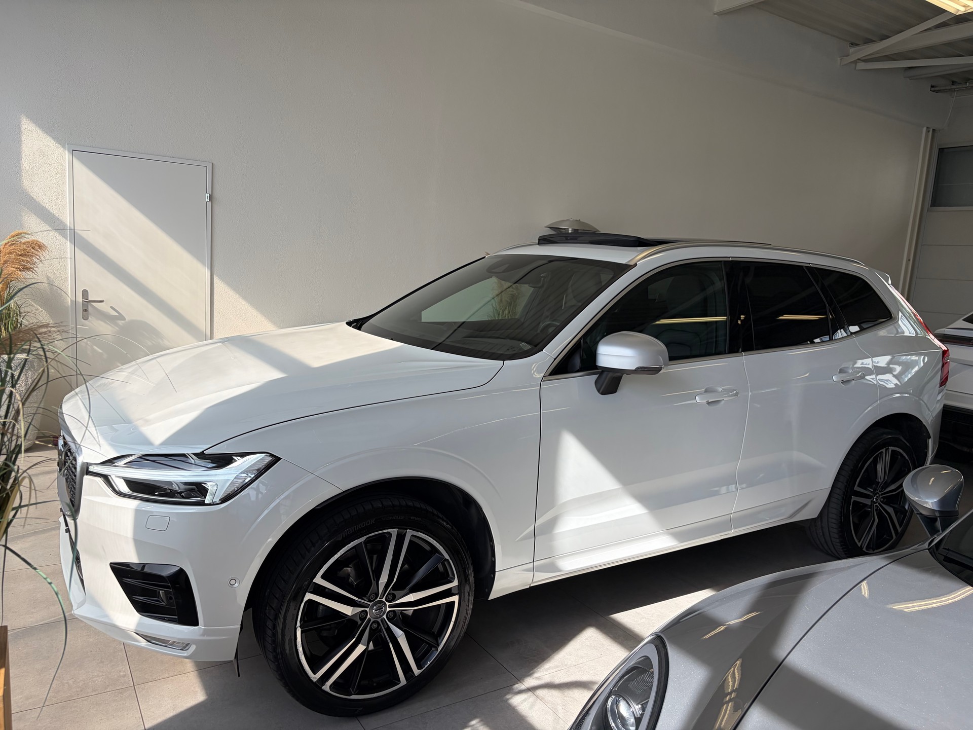 VOLVO XC60 T6 AWD R-Design Geartronic-image-3