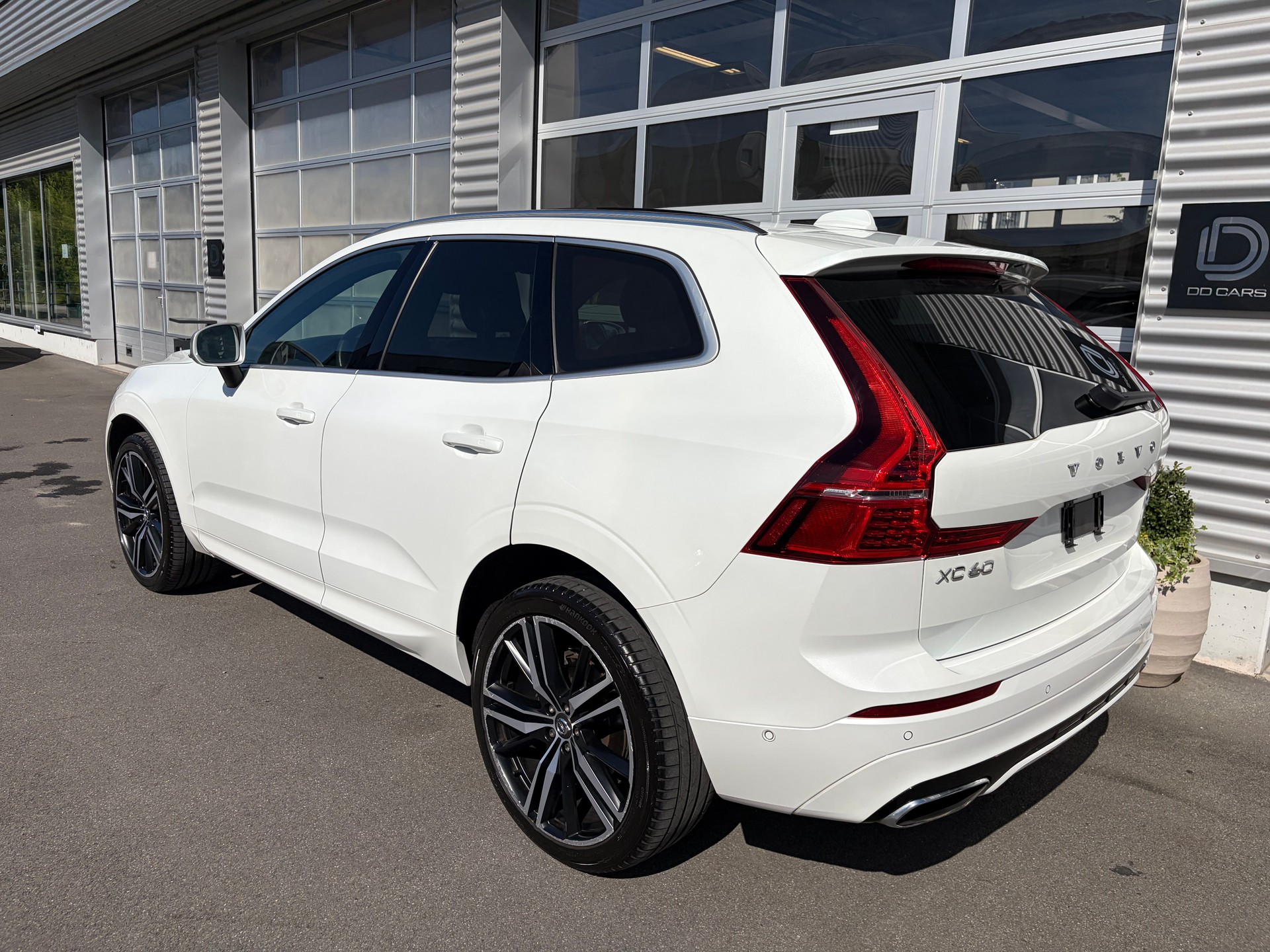 VOLVO XC60 T6 AWD R-Design Geartronic-image-2