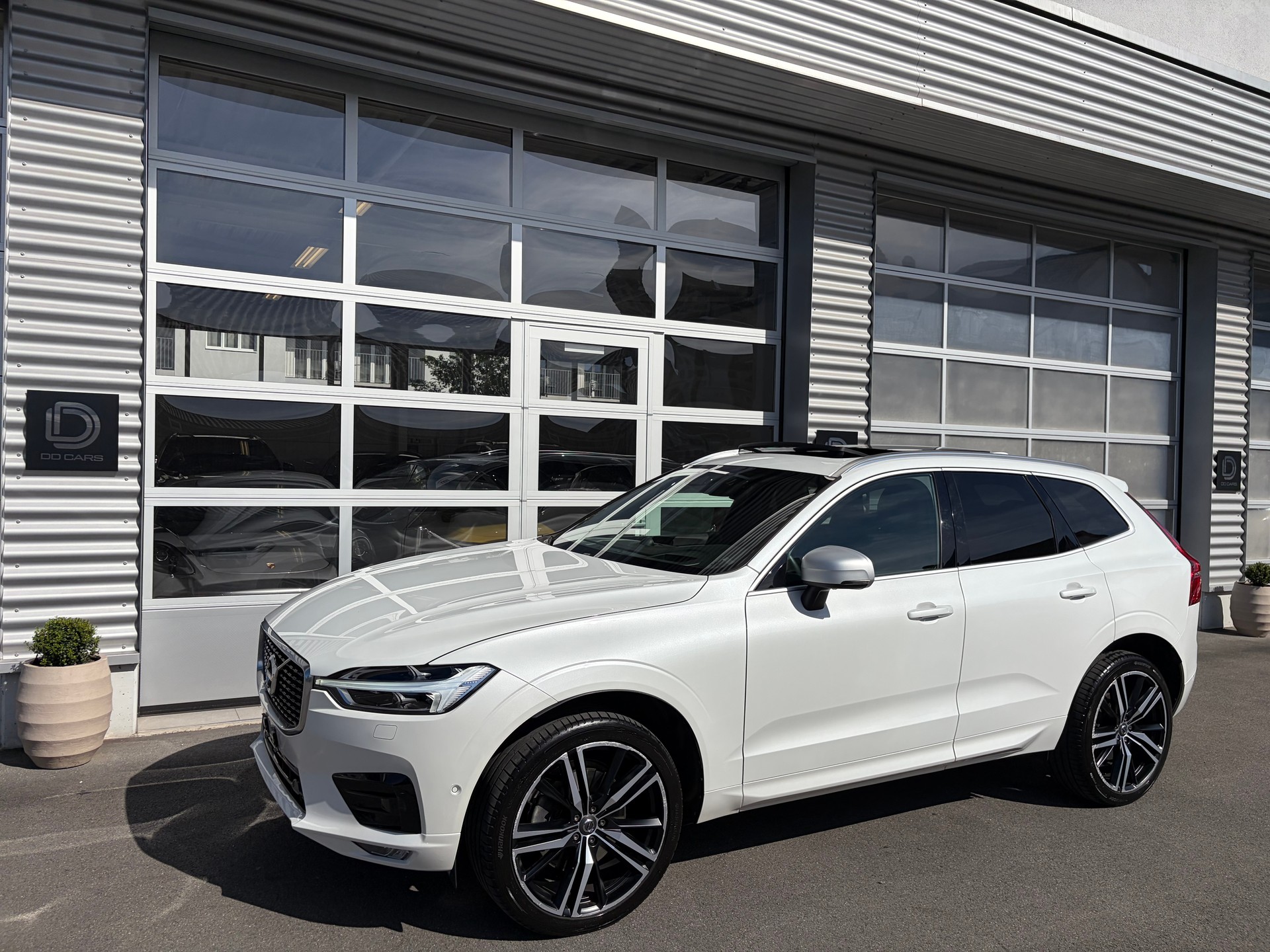 VOLVO XC60 T6 AWD R-Design Geartronic-image-1