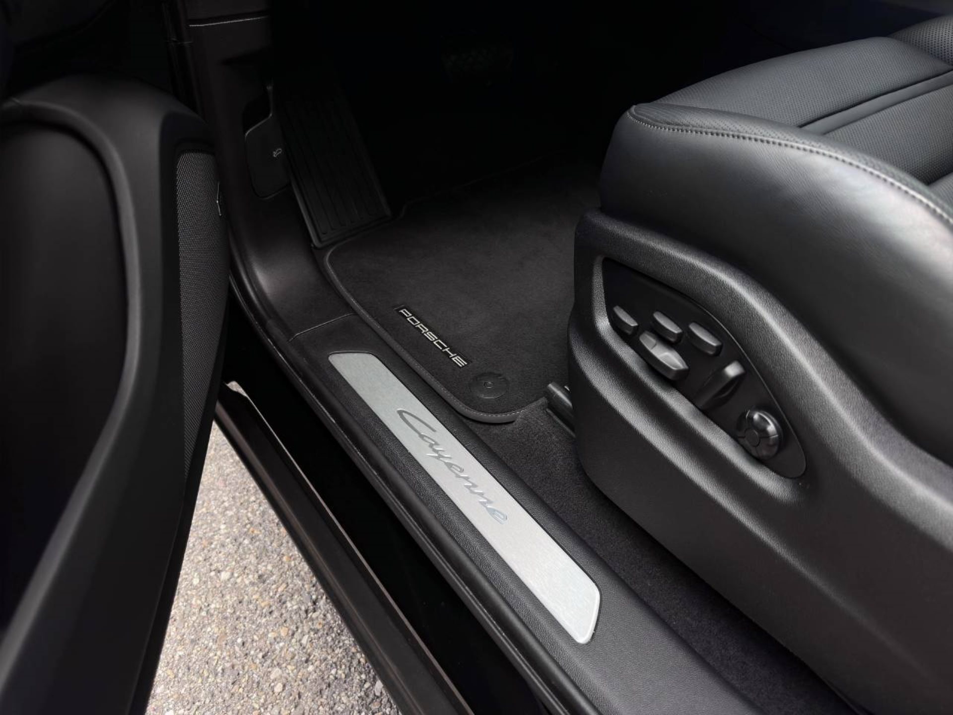 PORSCHE Cayenne-image-14