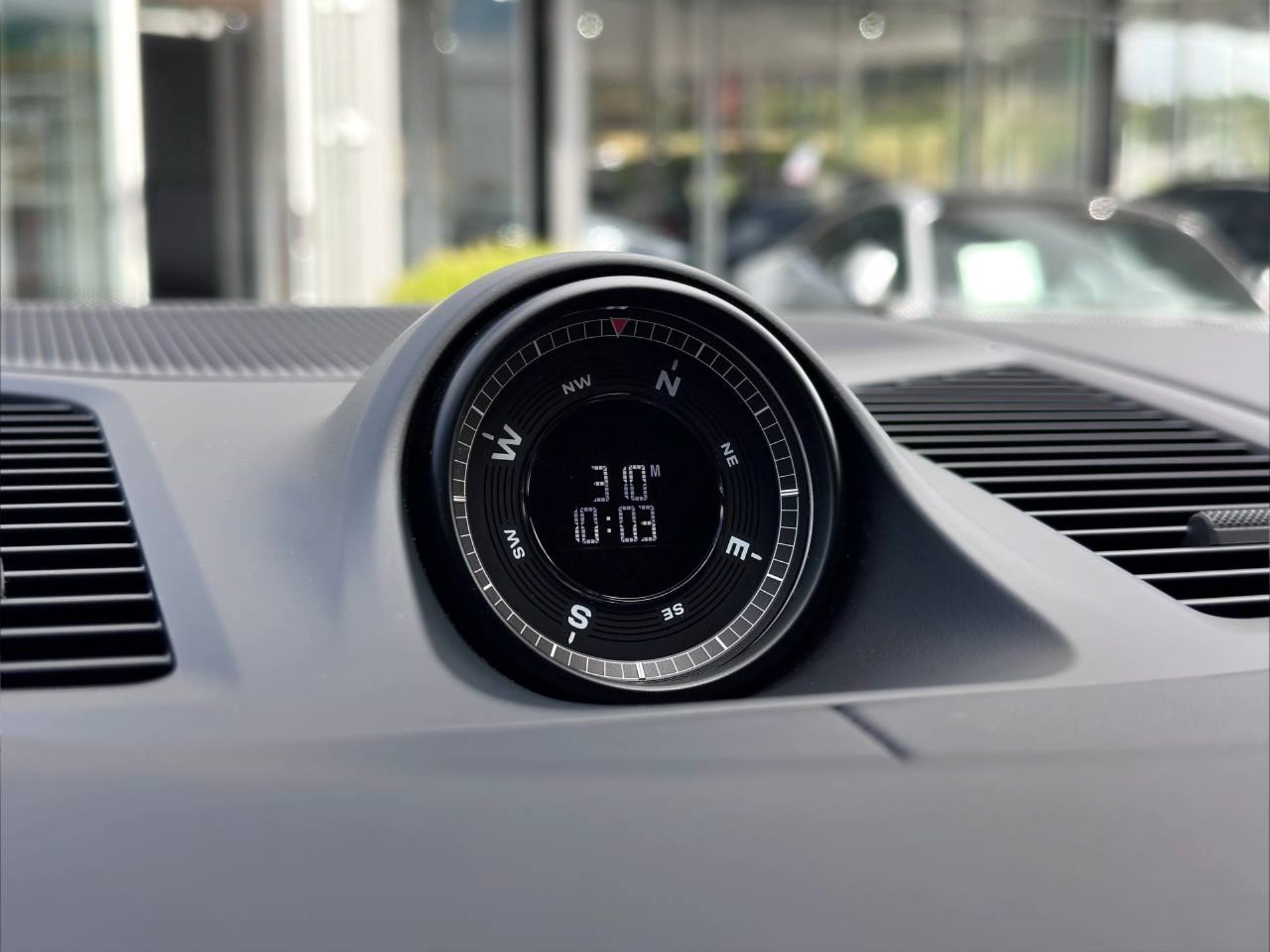PORSCHE Cayenne-image-24