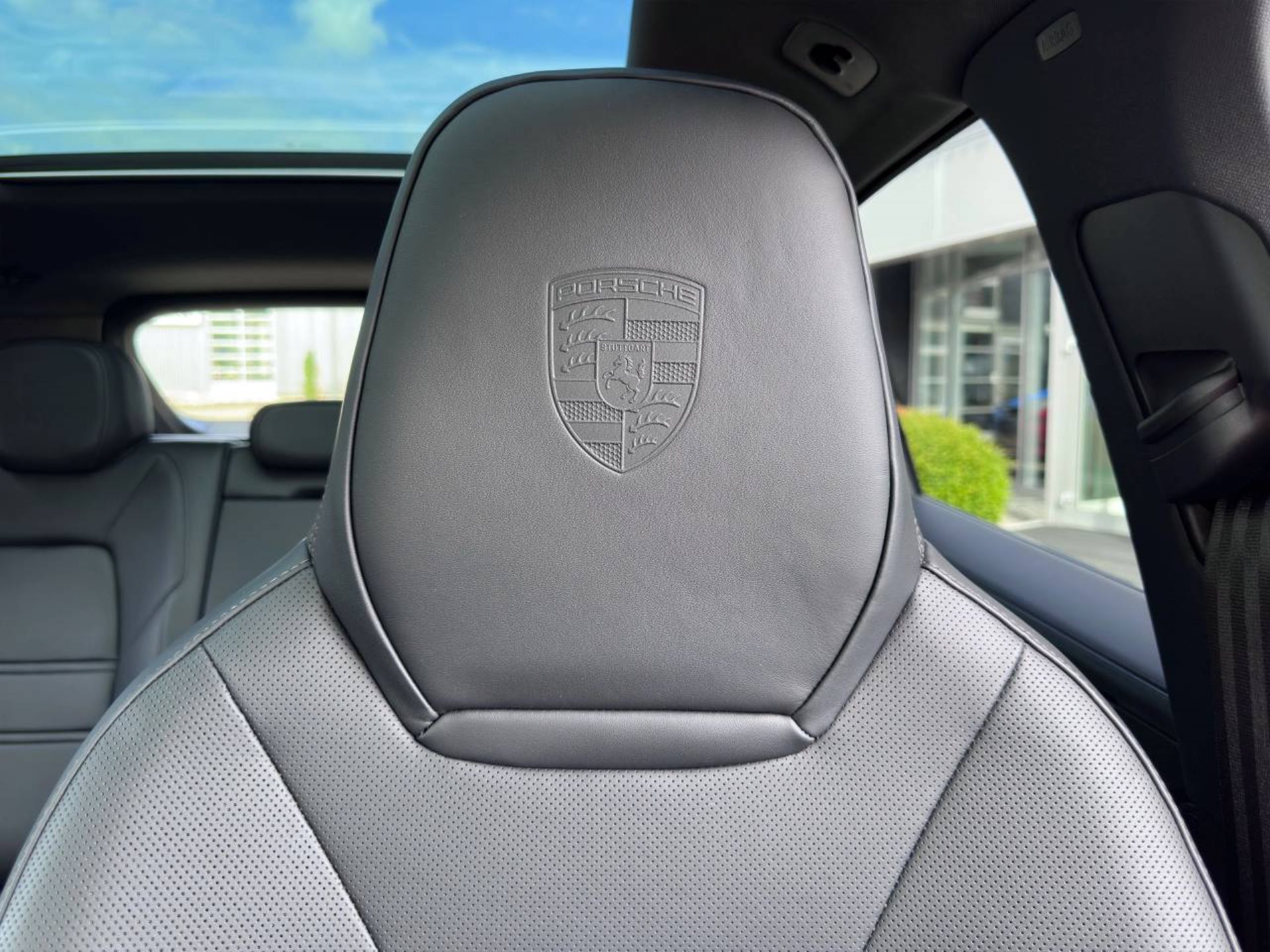 PORSCHE Cayenne-image-25