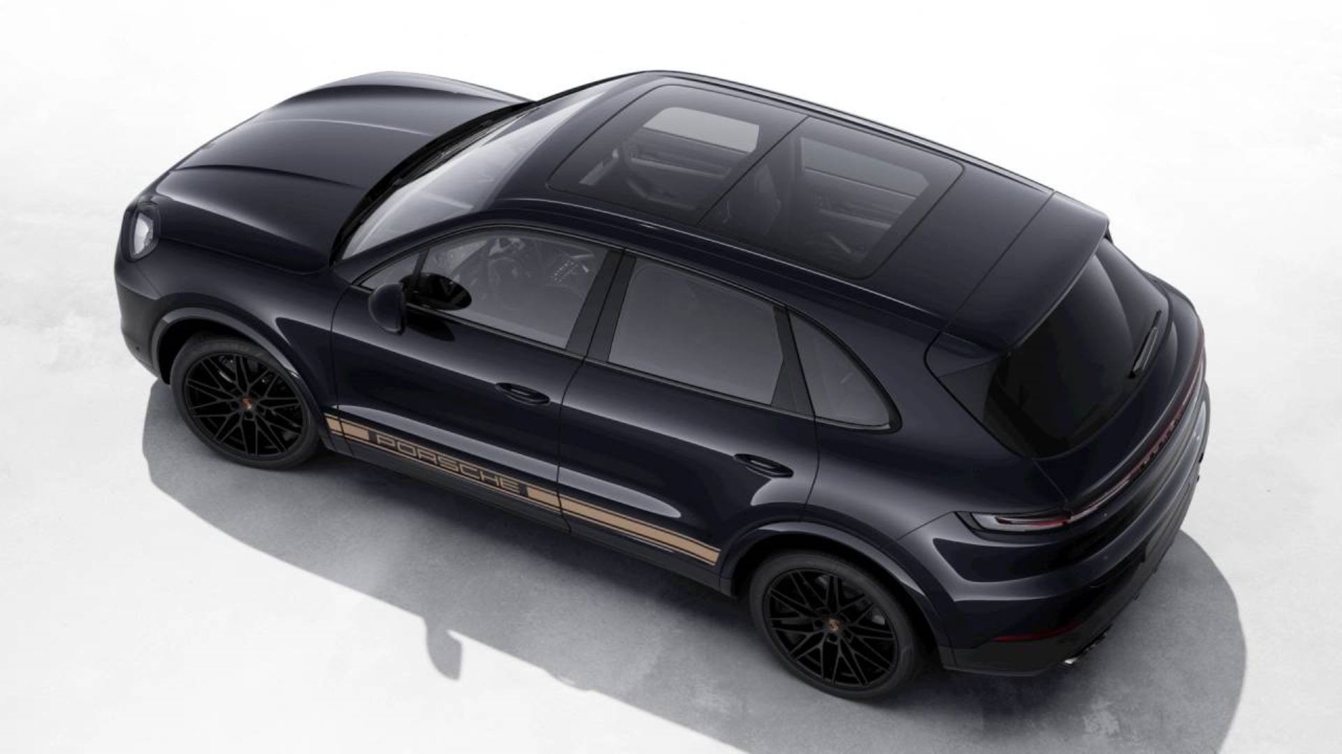 PORSCHE Cayenne-showroom-element-3
