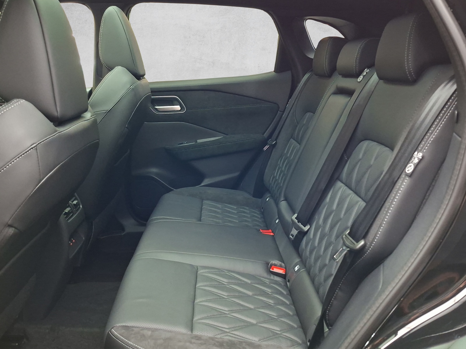 NISSAN Qashqai 1.5 VC-T Tekna+-image-13