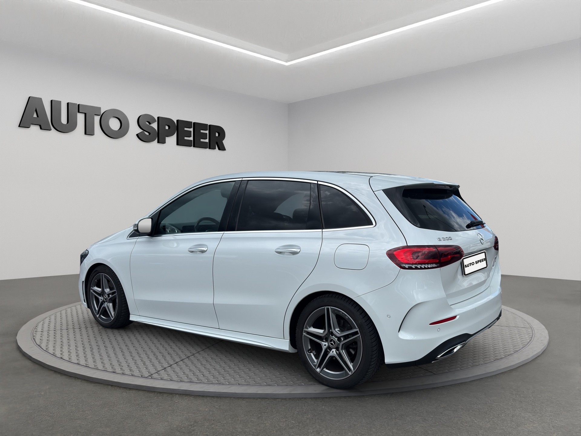 MERCEDES-BENZ B 200 4Matic AMG Line-image-5