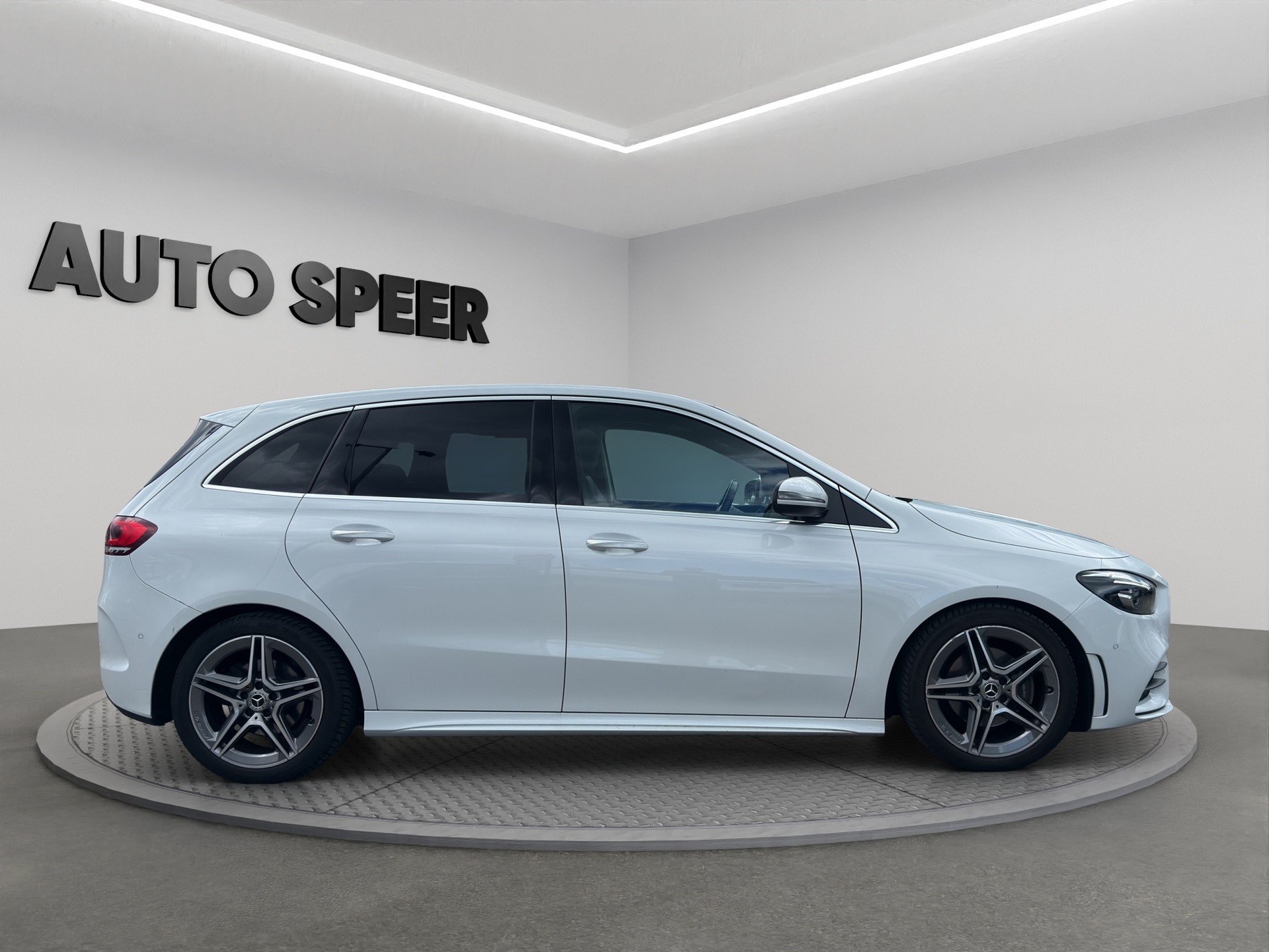 MERCEDES-BENZ B 200 4Matic AMG Line-image-2
