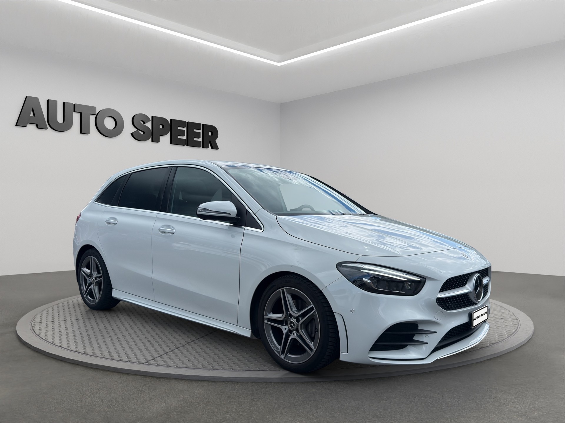 MERCEDES-BENZ B 200 4Matic AMG Line-image-3