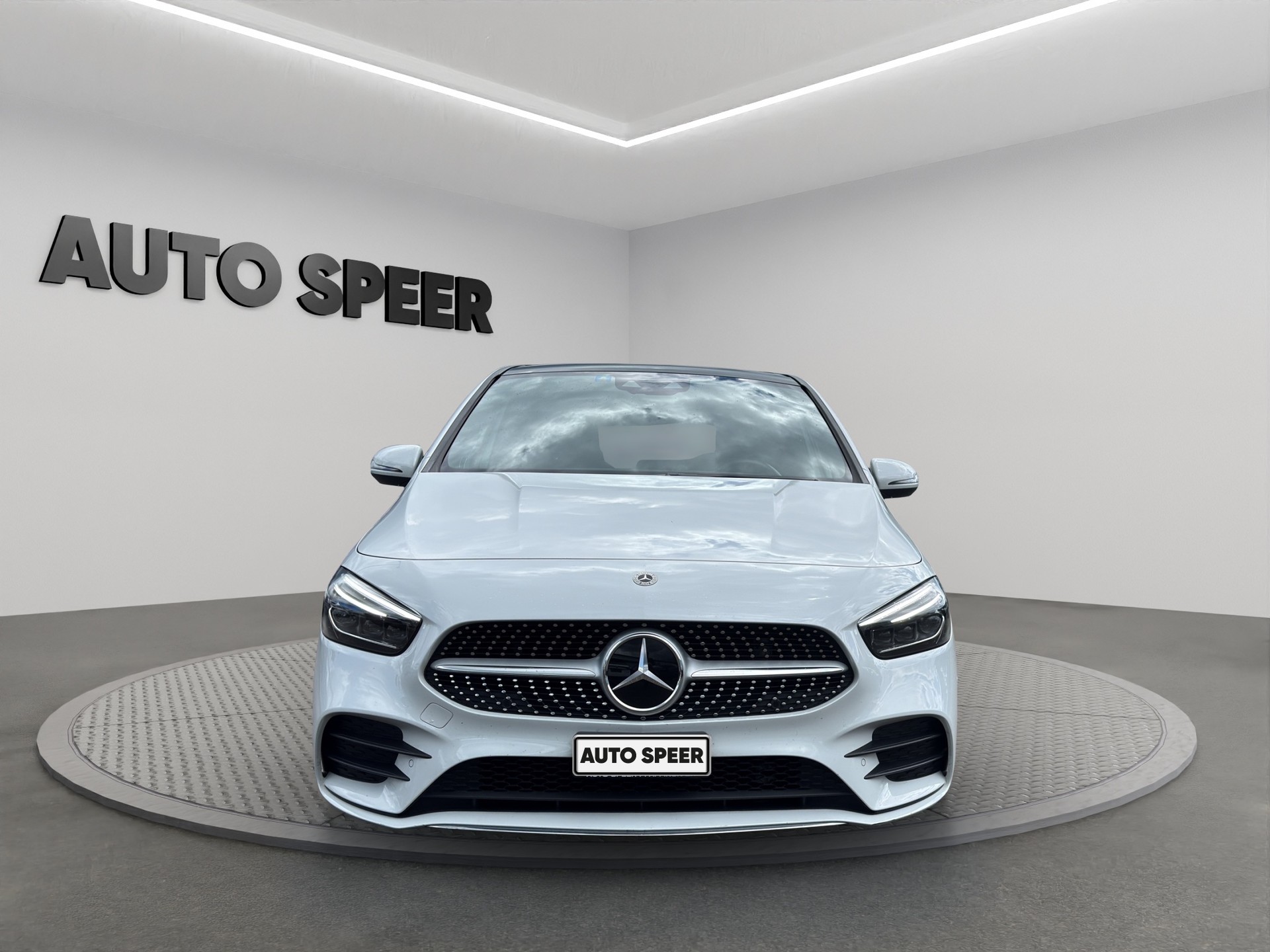 MERCEDES-BENZ B 200 4Matic AMG Line-image-4