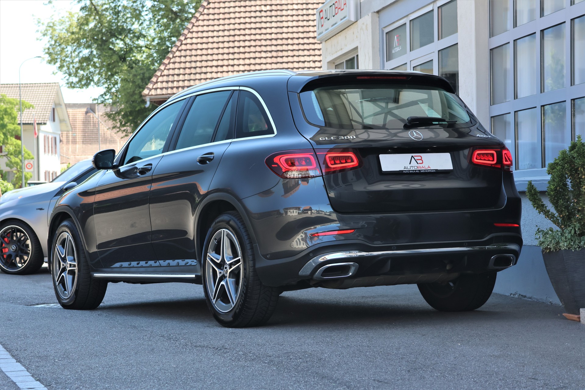 MERCEDES-BENZ GLC 300 AMG Line 4Matic 9G-Tronic + 2.4T AHK-image-2