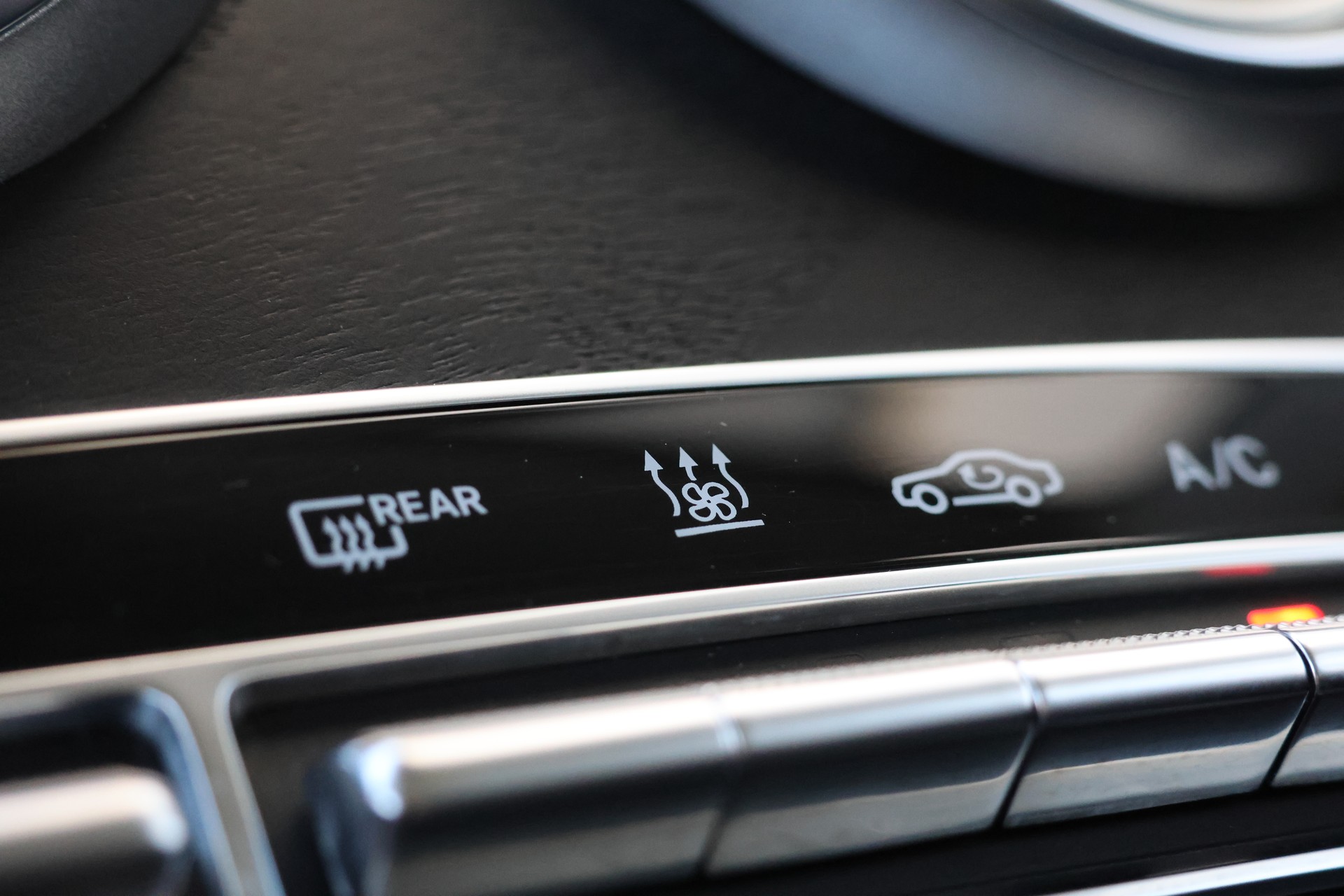 MERCEDES-BENZ GLC 300 AMG Line 4Matic 9G-Tronic + 2.4T AHK-image-30
