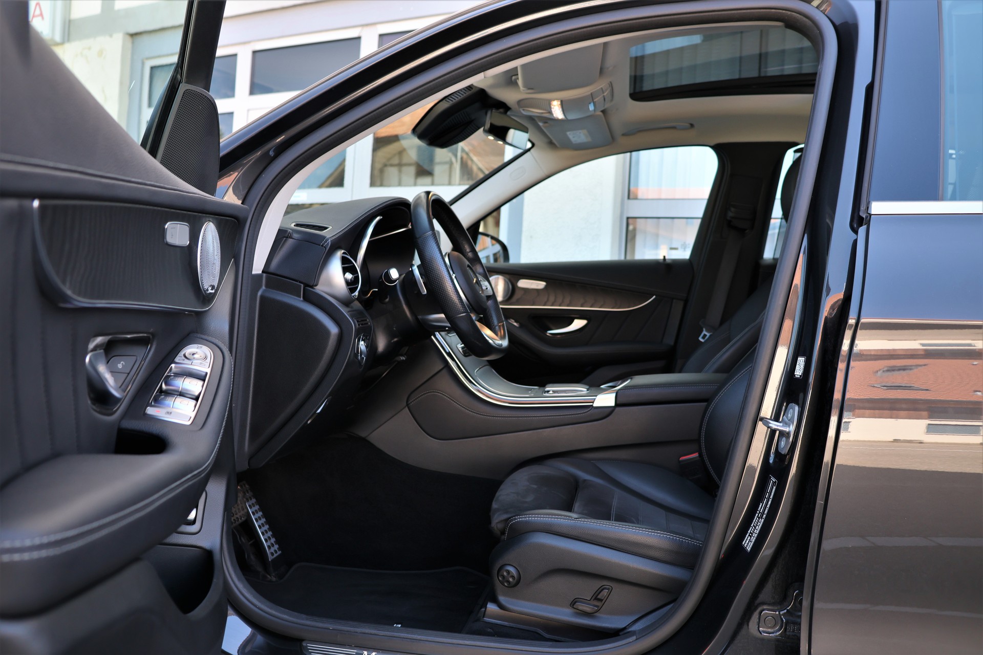 MERCEDES-BENZ GLC 300 AMG Line 4Matic 9G-Tronic + 2.4T AHK-image-8