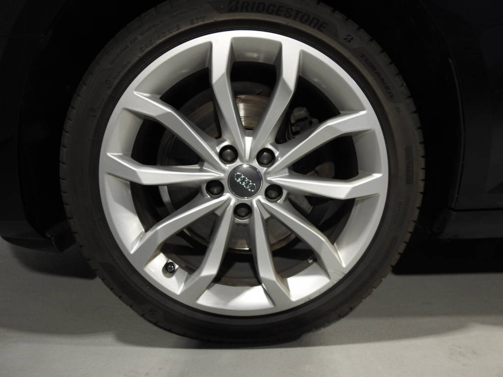 AUDI A4 Avant 2.0 TFSI 190 ultra Sport S-Tron-image-11