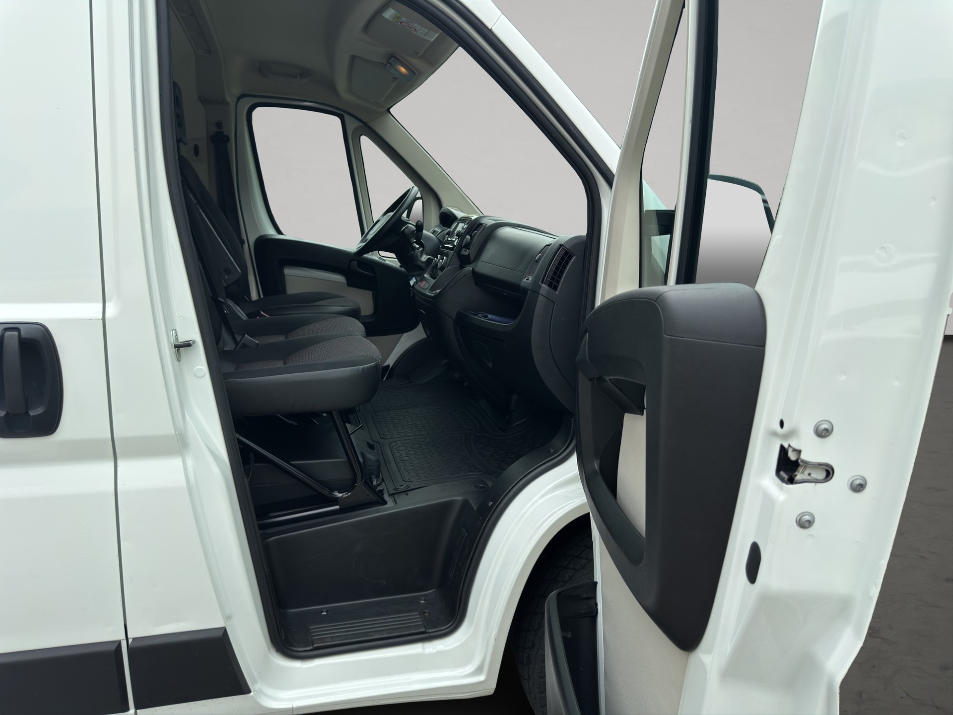 PEUGEOT Boxer 2.0 HDI 335 Active L2H2-image-8