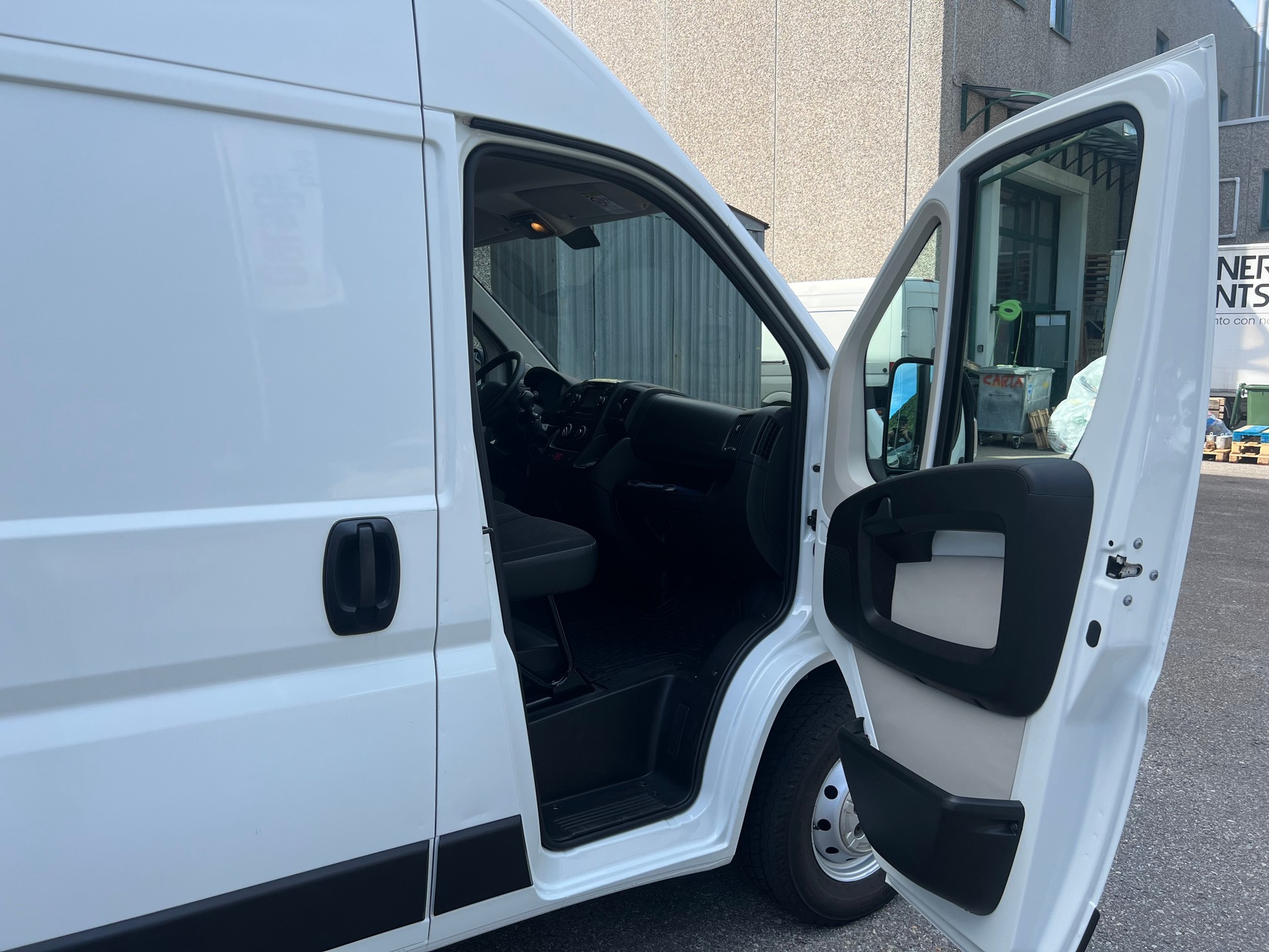 PEUGEOT Boxer 2.0 HDI 335 Active L2H2-image-9